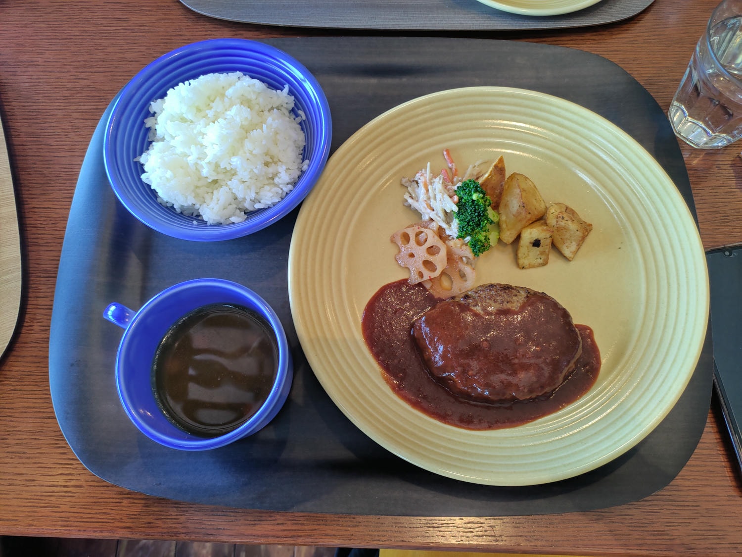 熊本景點阿蘇自由行┃交通整理!近看震撼阿蘇中岳火山口噴煙 騎馬欣賞阿蘇草千里濱草原 douce Nucca赤牛漢堡排 - 第24張圖 熊本景點阿蘇自由行┃交通整理!近看震撼阿蘇中岳火山口噴煙 騎馬欣賞阿蘇草千里濱草原 douce Nucca赤牛漢堡排