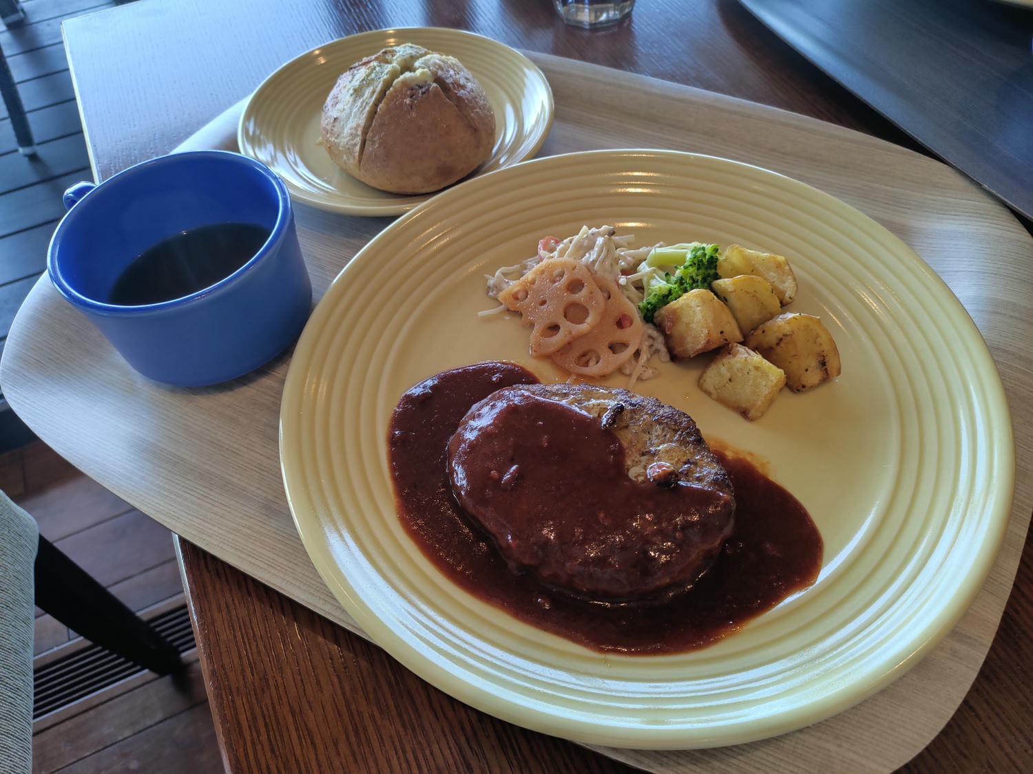 熊本景點阿蘇自由行┃交通整理!近看震撼阿蘇中岳火山口噴煙 騎馬欣賞阿蘇草千里濱草原 douce Nucca赤牛漢堡排 - 第25張圖 熊本景點阿蘇自由行┃交通整理!近看震撼阿蘇中岳火山口噴煙 騎馬欣賞阿蘇草千里濱草原 douce Nucca赤牛漢堡排