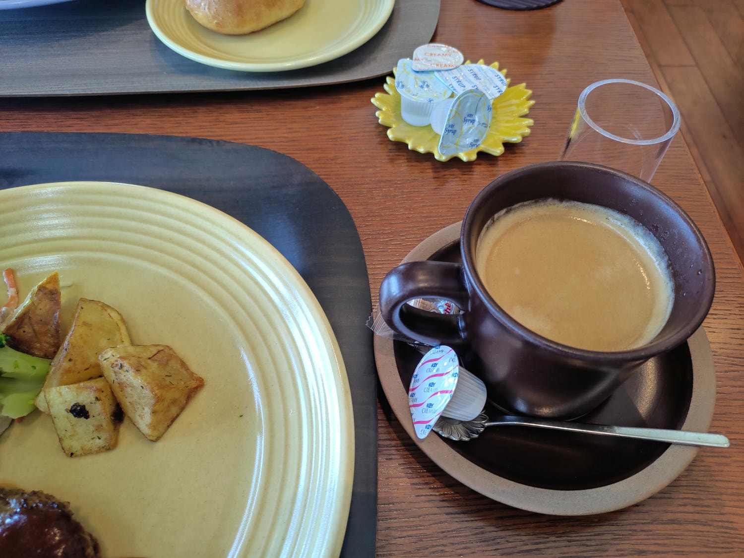 熊本景點阿蘇自由行┃交通整理!近看震撼阿蘇中岳火山口噴煙 騎馬欣賞阿蘇草千里濱草原 douce Nucca赤牛漢堡排 - 第26張圖 熊本景點阿蘇自由行┃交通整理!近看震撼阿蘇中岳火山口噴煙 騎馬欣賞阿蘇草千里濱草原 douce Nucca赤牛漢堡排