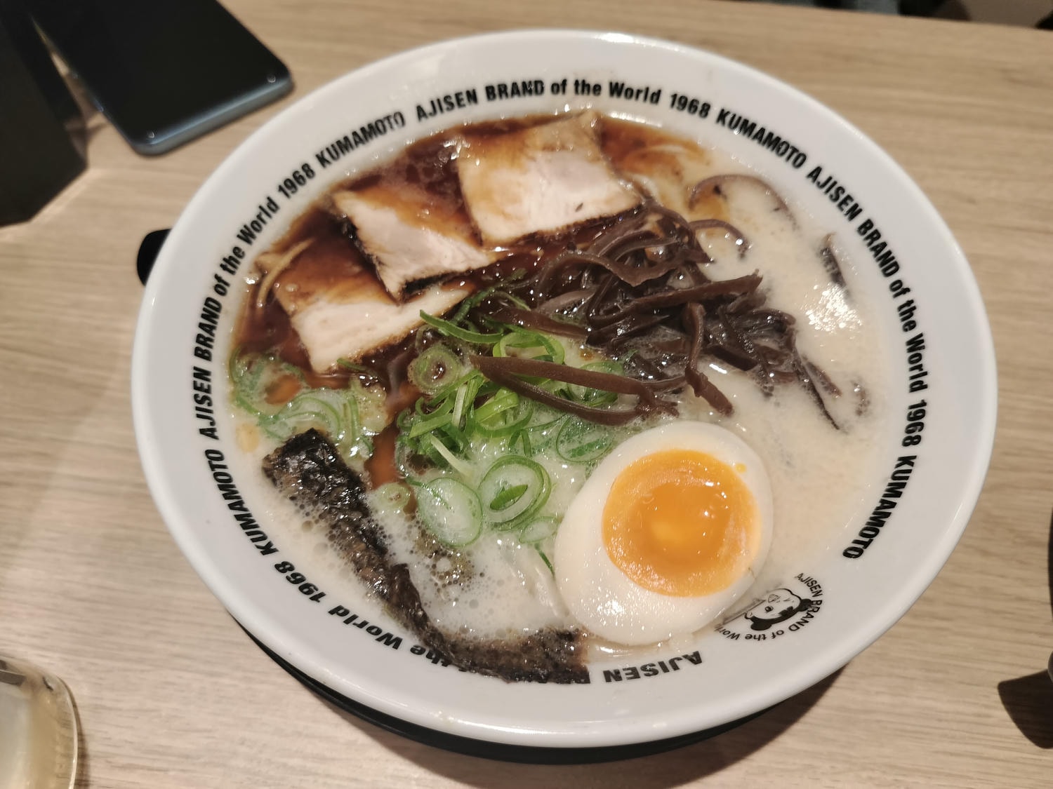 在地人帶路熊本市區拉麵┃下通商店街「黑亭拉麵」「中華風-味千拉麵」「深夜赤組拉麵580日幣超親民」鯷魚拉麵にぼらや - 第32張圖 在地人帶路熊本市區拉麵┃下通商店街「黑亭拉麵」「中華風-味千拉麵」「深夜赤組拉麵580日幣超親民」鯷魚拉麵にぼらや