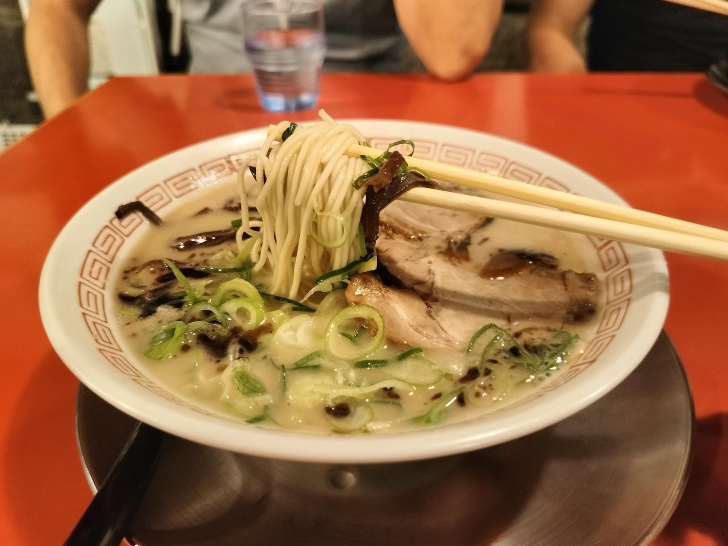 在地人帶路熊本市區拉麵┃下通商店街「黑亭拉麵」「中華風-味千拉麵」「深夜赤組拉麵580日幣超親民」鯷魚拉麵にぼらや - 第41張圖 在地人帶路熊本市區拉麵┃下通商店街「黑亭拉麵」「中華風-味千拉麵」「深夜赤組拉麵580日幣超親民」鯷魚拉麵にぼらや