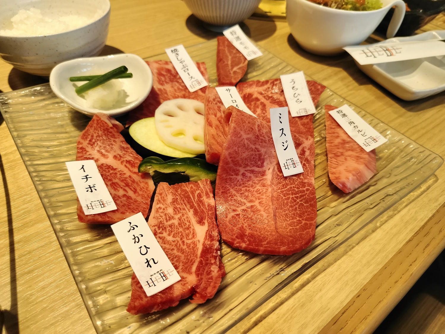 熊本餐廳┃熊本機場開車10分!和牛燒肉LIEBE大津本店(和牛焼肉リーベ)停車場 Google預約 JR熊本AMU PLAZA7樓