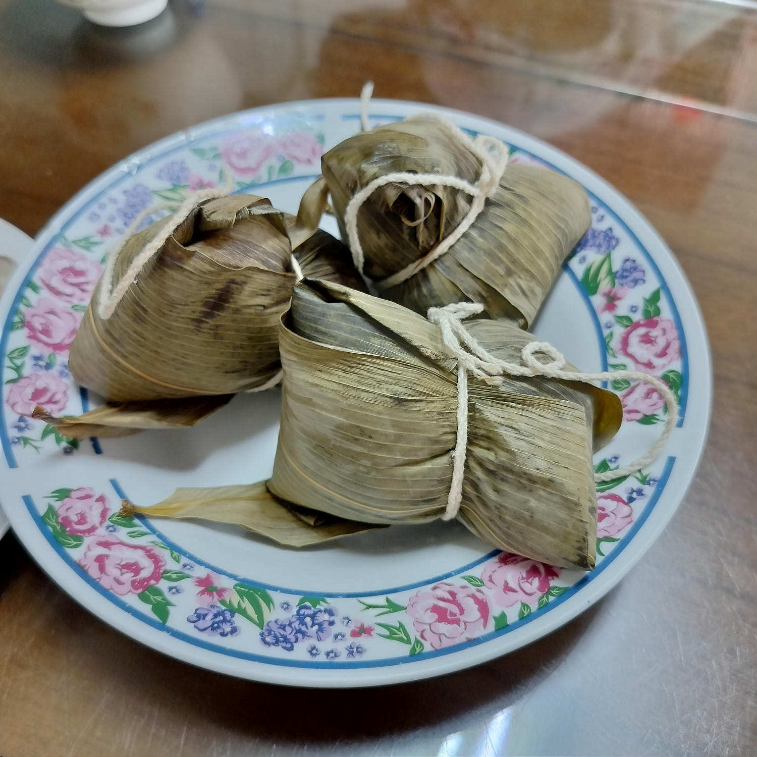 日常記錄┃媽媽包的肉粽超香 自家包的水餃顆顆飽滿 お母さんが手作りの水餃子と粽~台湾粽が美味しくて大好きな味