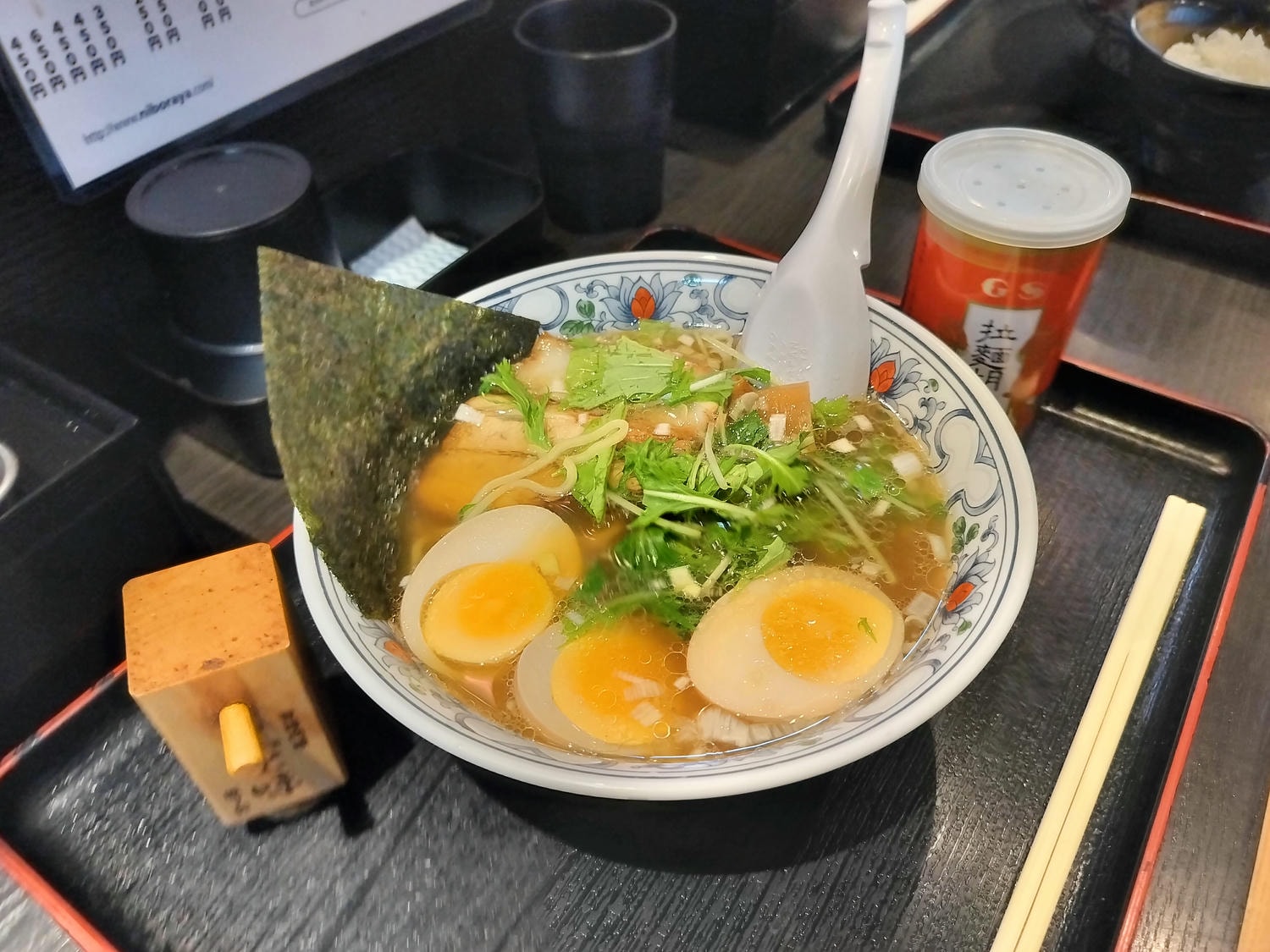 在地人帶路熊本市區拉麵┃下通商店街「黑亭拉麵」「中華風-味千拉麵」「深夜赤組拉麵580日幣超親民」鯷魚拉麵にぼらや - 第50張圖 在地人帶路熊本市區拉麵┃下通商店街「黑亭拉麵」「中華風-味千拉麵」「深夜赤組拉麵580日幣超親民」鯷魚拉麵にぼらや