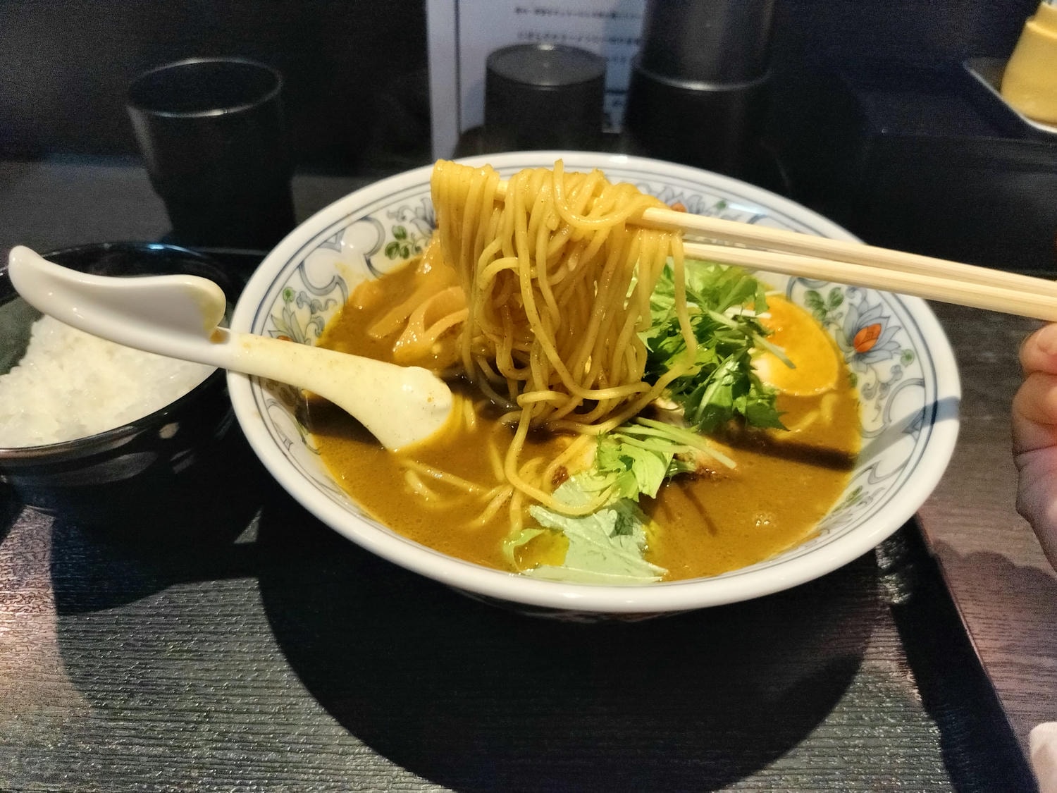 在地人帶路熊本市區拉麵┃下通商店街「黑亭拉麵」「中華風-味千拉麵」「深夜赤組拉麵580日幣超親民」鯷魚拉麵にぼらや - 第52張圖 在地人帶路熊本市區拉麵┃下通商店街「黑亭拉麵」「中華風-味千拉麵」「深夜赤組拉麵580日幣超親民」鯷魚拉麵にぼらや