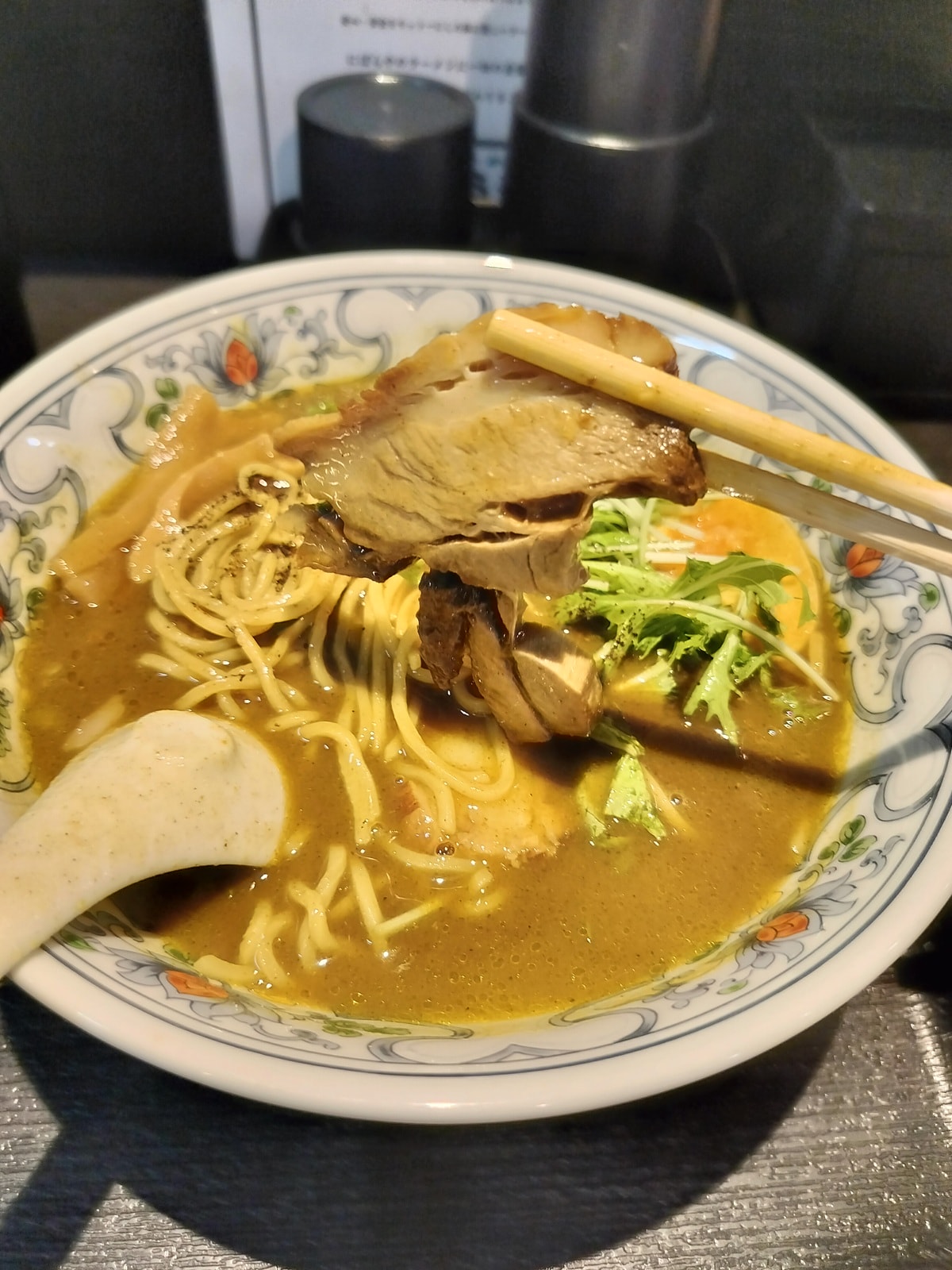 在地人帶路熊本市區拉麵┃下通商店街「黑亭拉麵」「中華風-味千拉麵」「深夜赤組拉麵580日幣超親民」鯷魚拉麵にぼらや - 第53張圖 在地人帶路熊本市區拉麵┃下通商店街「黑亭拉麵」「中華風-味千拉麵」「深夜赤組拉麵580日幣超親民」鯷魚拉麵にぼらや