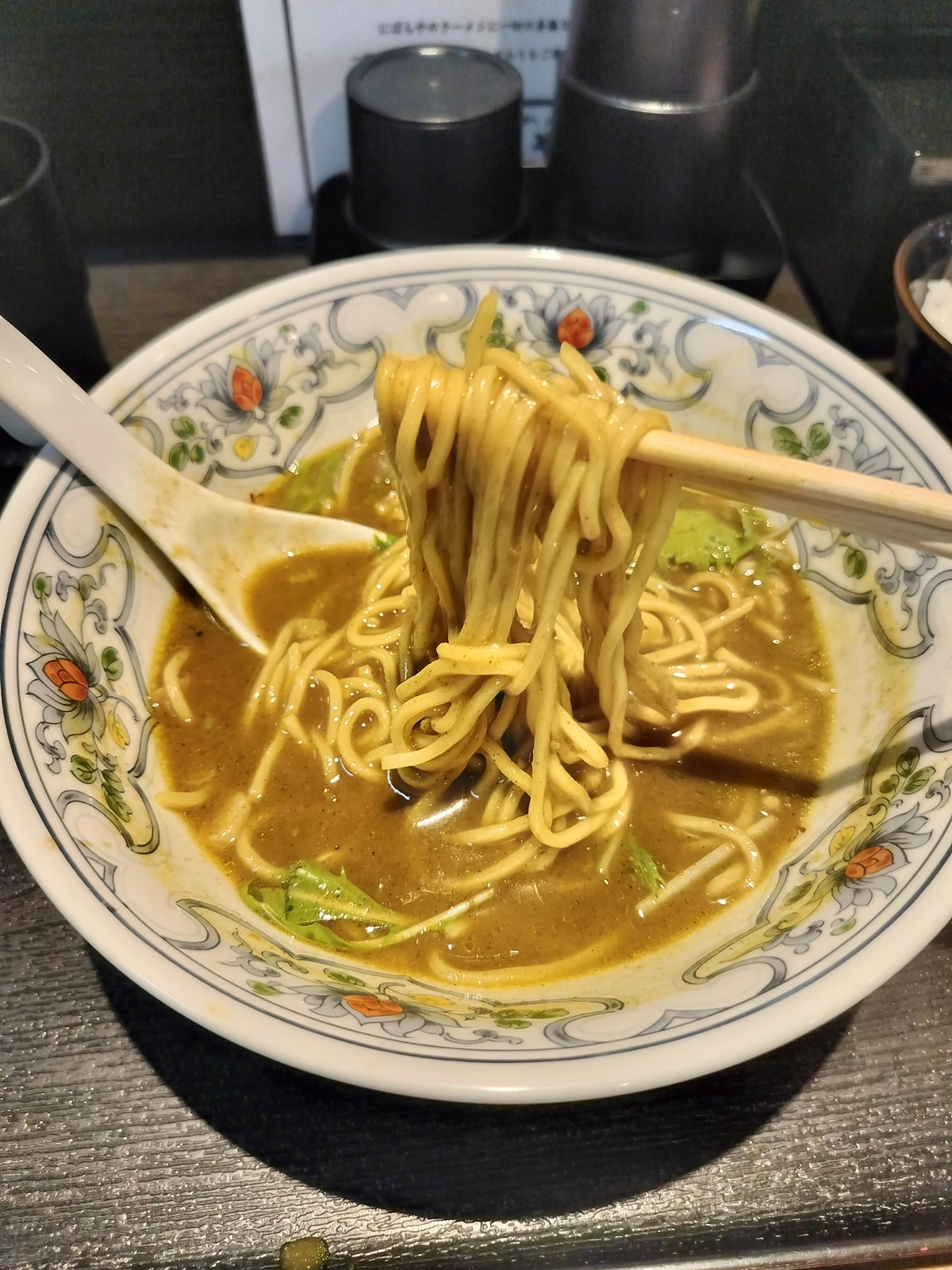 在地人帶路熊本市區拉麵┃下通商店街「黑亭拉麵」「中華風-味千拉麵」「深夜赤組拉麵580日幣超親民」鯷魚拉麵にぼらや - 第54張圖 在地人帶路熊本市區拉麵┃下通商店街「黑亭拉麵」「中華風-味千拉麵」「深夜赤組拉麵580日幣超親民」鯷魚拉麵にぼらや