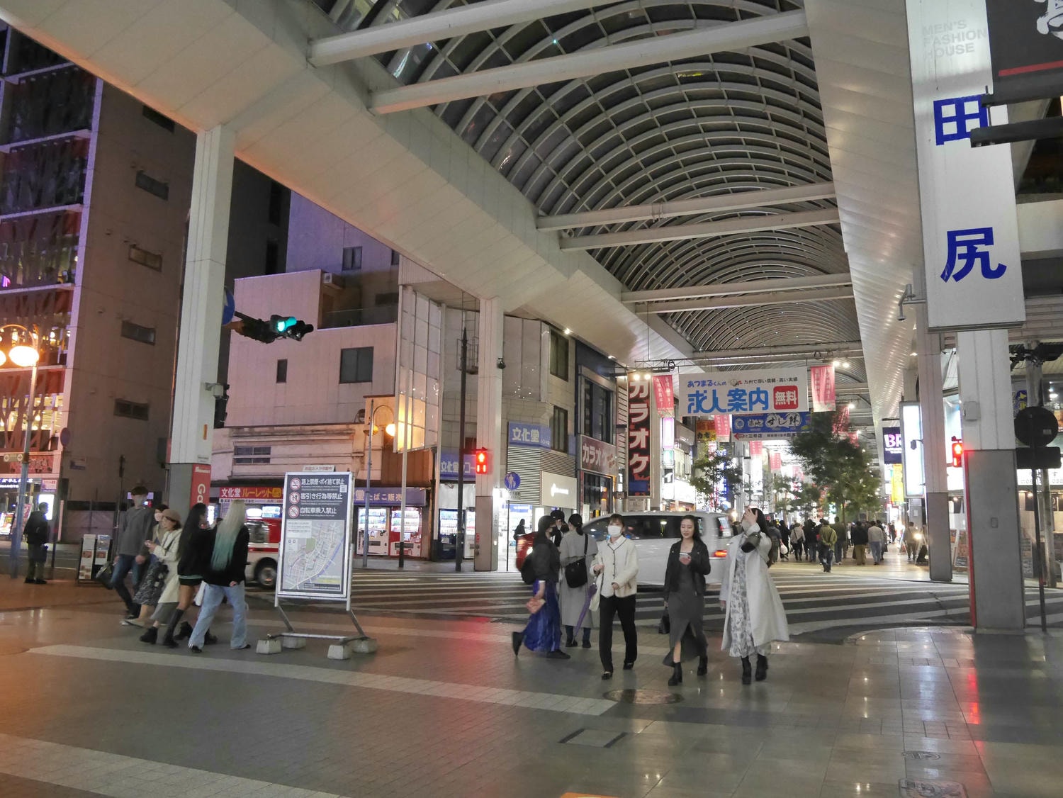 在地人帶路熊本市區拉麵┃下通商店街「黑亭拉麵」「中華風-味千拉麵」「深夜赤組拉麵580日幣超親民」鯷魚拉麵にぼらや - 第4張圖 在地人帶路熊本市區拉麵┃下通商店街「黑亭拉麵」「中華風-味千拉麵」「深夜赤組拉麵580日幣超親民」鯷魚拉麵にぼらや