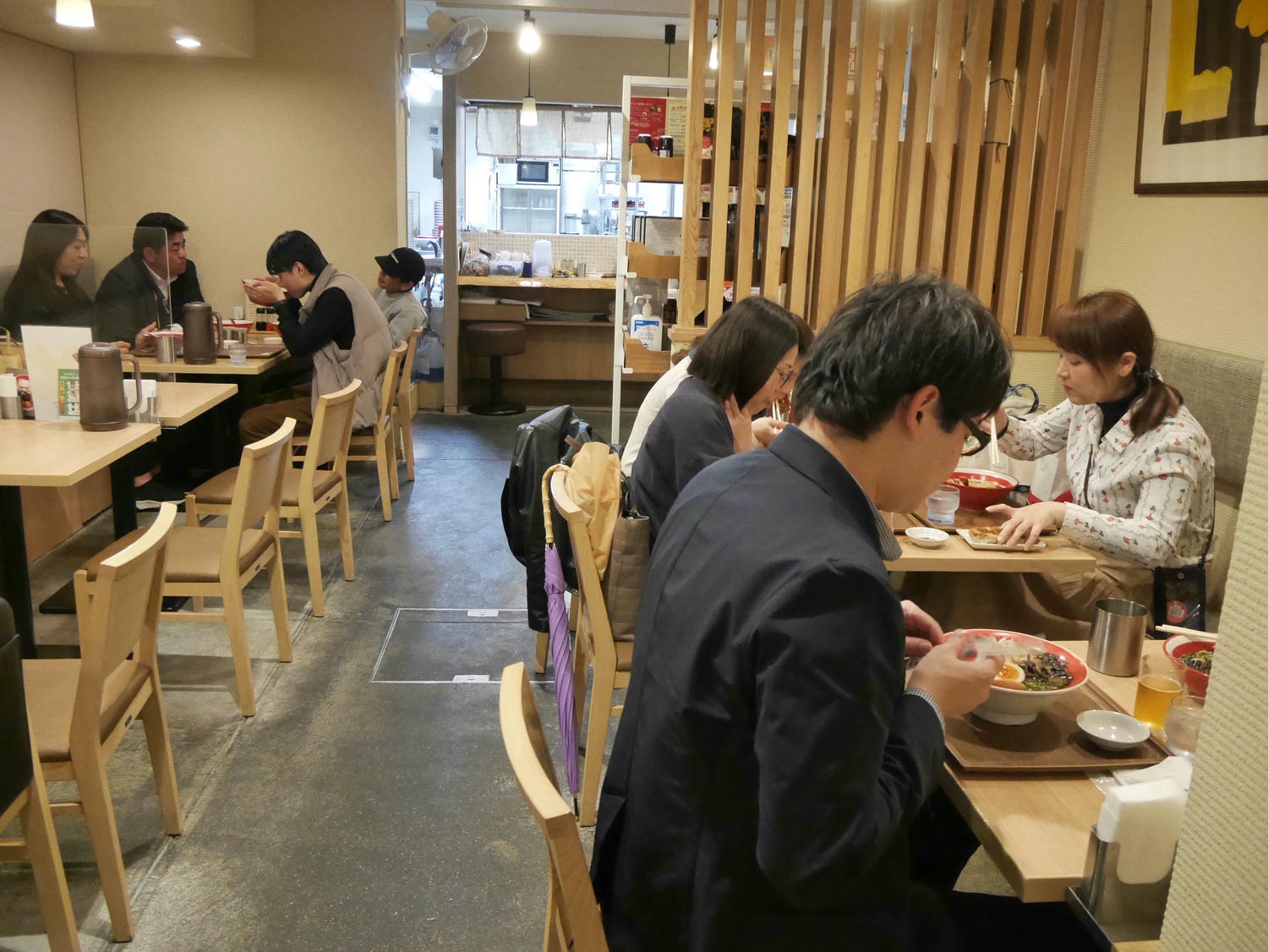 在地人帶路熊本市區拉麵┃下通商店街「黑亭拉麵」「中華風-味千拉麵」「深夜赤組拉麵580日幣超親民」鯷魚拉麵にぼらや - 第12張圖 在地人帶路熊本市區拉麵┃下通商店街「黑亭拉麵」「中華風-味千拉麵」「深夜赤組拉麵580日幣超親民」鯷魚拉麵にぼらや
