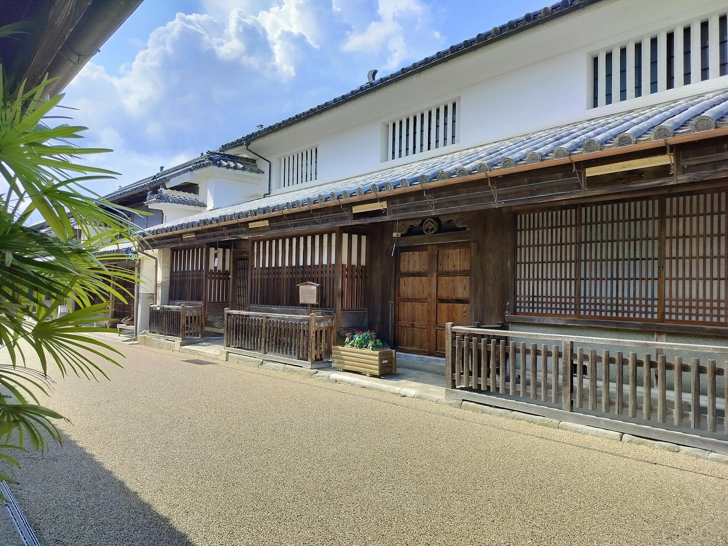 德島景點┃回到過去超有FU「美馬脇町卯建老街」藍染富商防火袖壁建築 竹雕阿波舞手作藍染 吃義大利麵 JR穴吹站