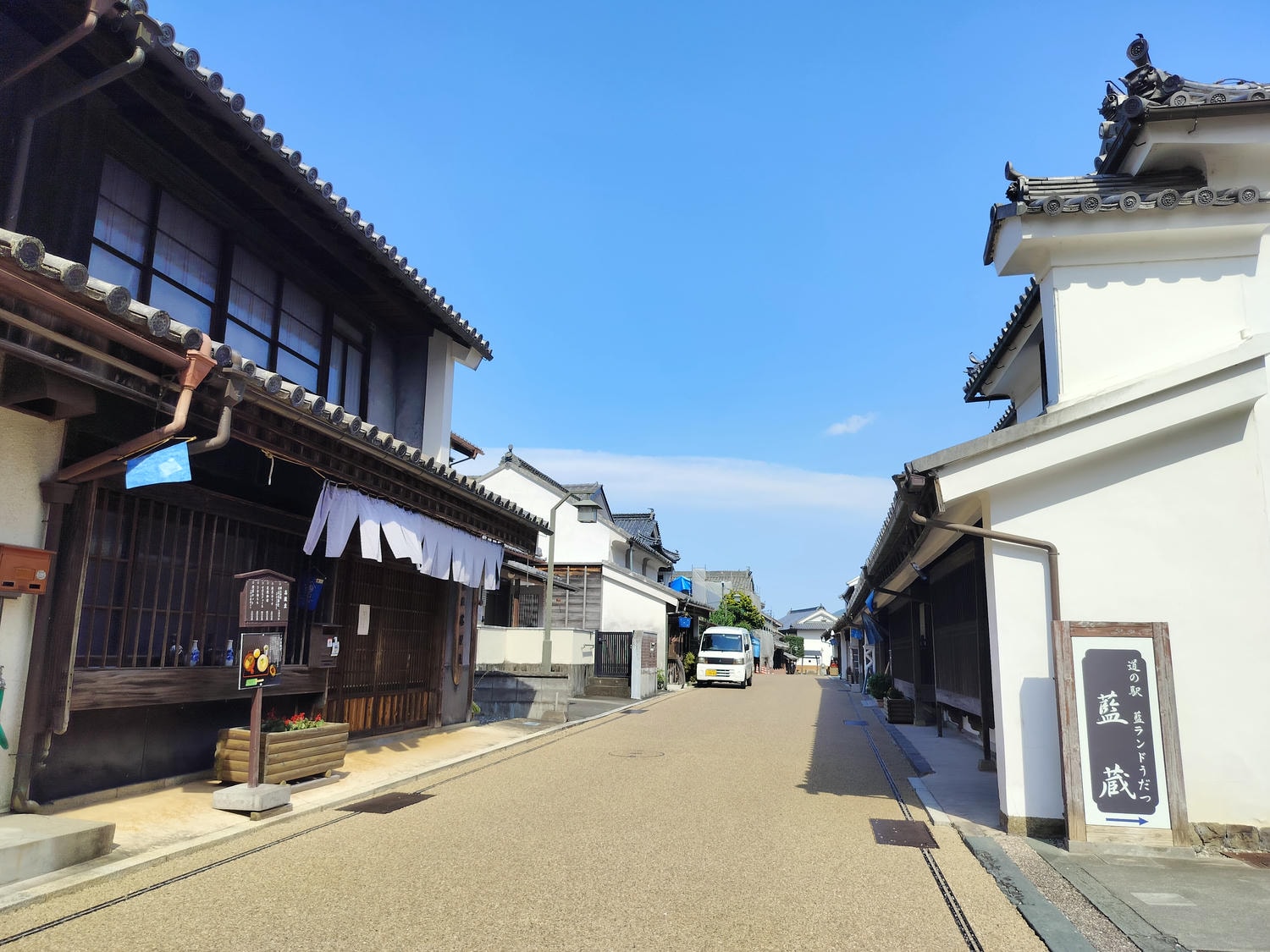 德島景點┃回到過去超有FU「美馬脇町卯建老街」藍染富商防火袖壁建築 竹雕阿波舞手作藍染 吃義大利麵 JR穴吹站