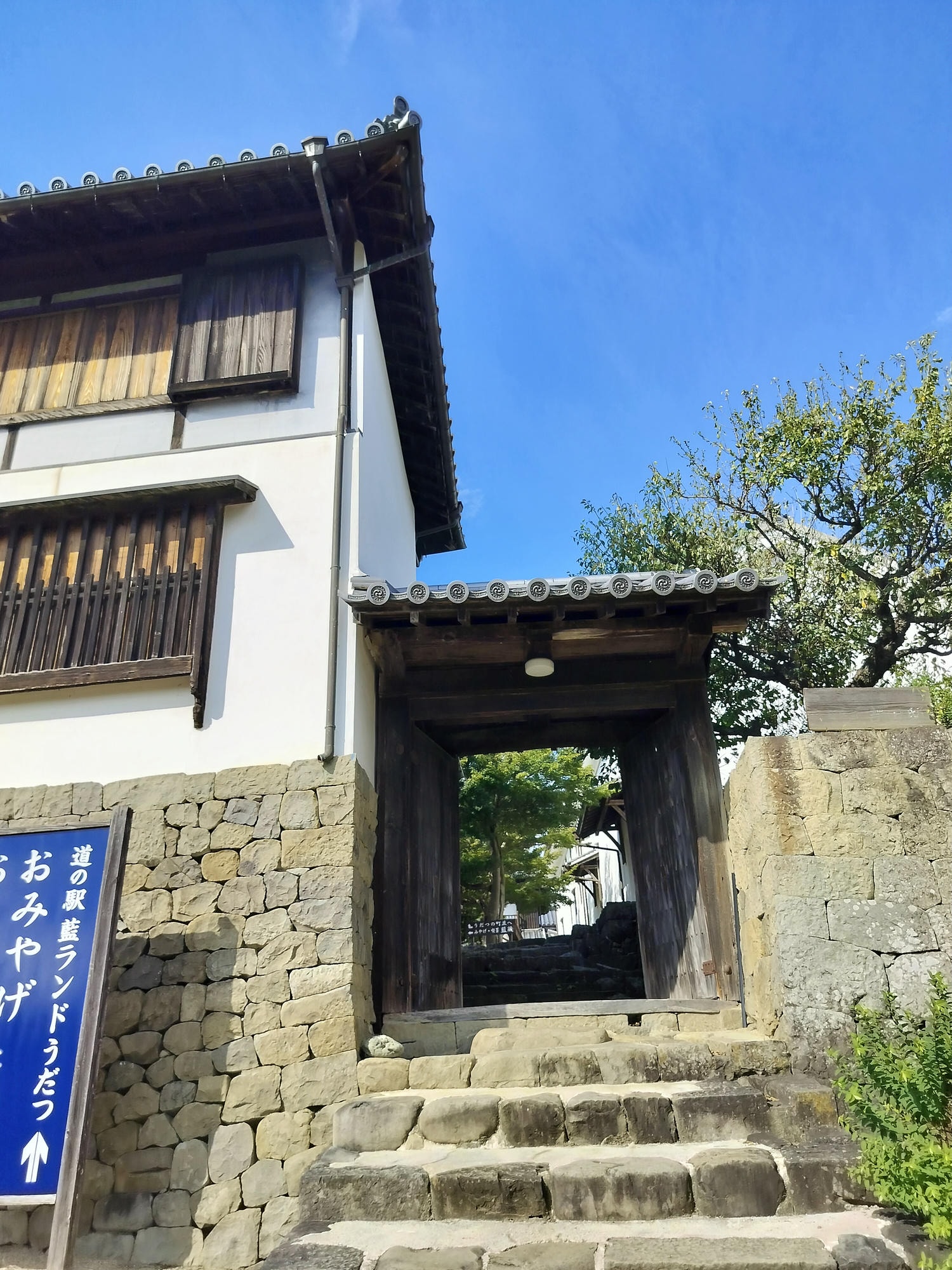 德島景點┃回到過去超有FU「美馬脇町卯建老街」藍染富商防火袖壁建築 竹雕阿波舞手作藍染 吃義大利麵 JR穴吹站