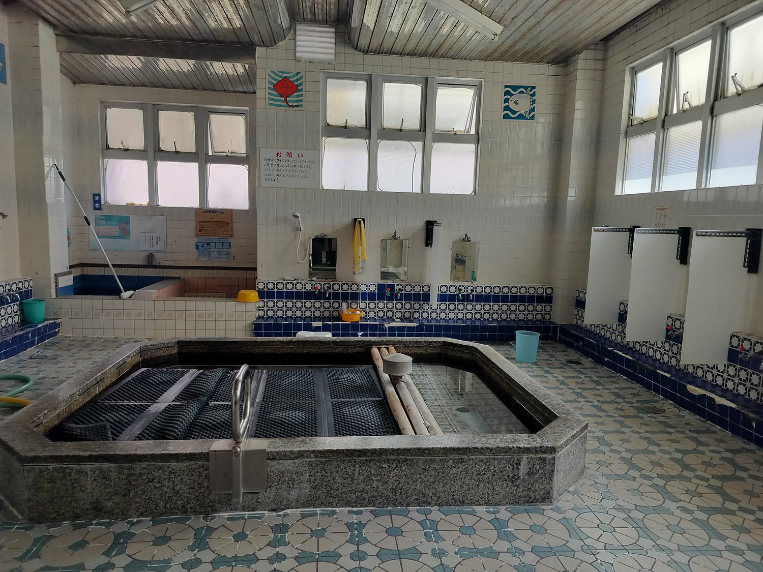 德島住宿┃JR四國直營「4S Stay」系列 古民家包棟 古民家和室旅館 文青洋室旅宿 德島JR阿波池田站 藥粧超市餐廳