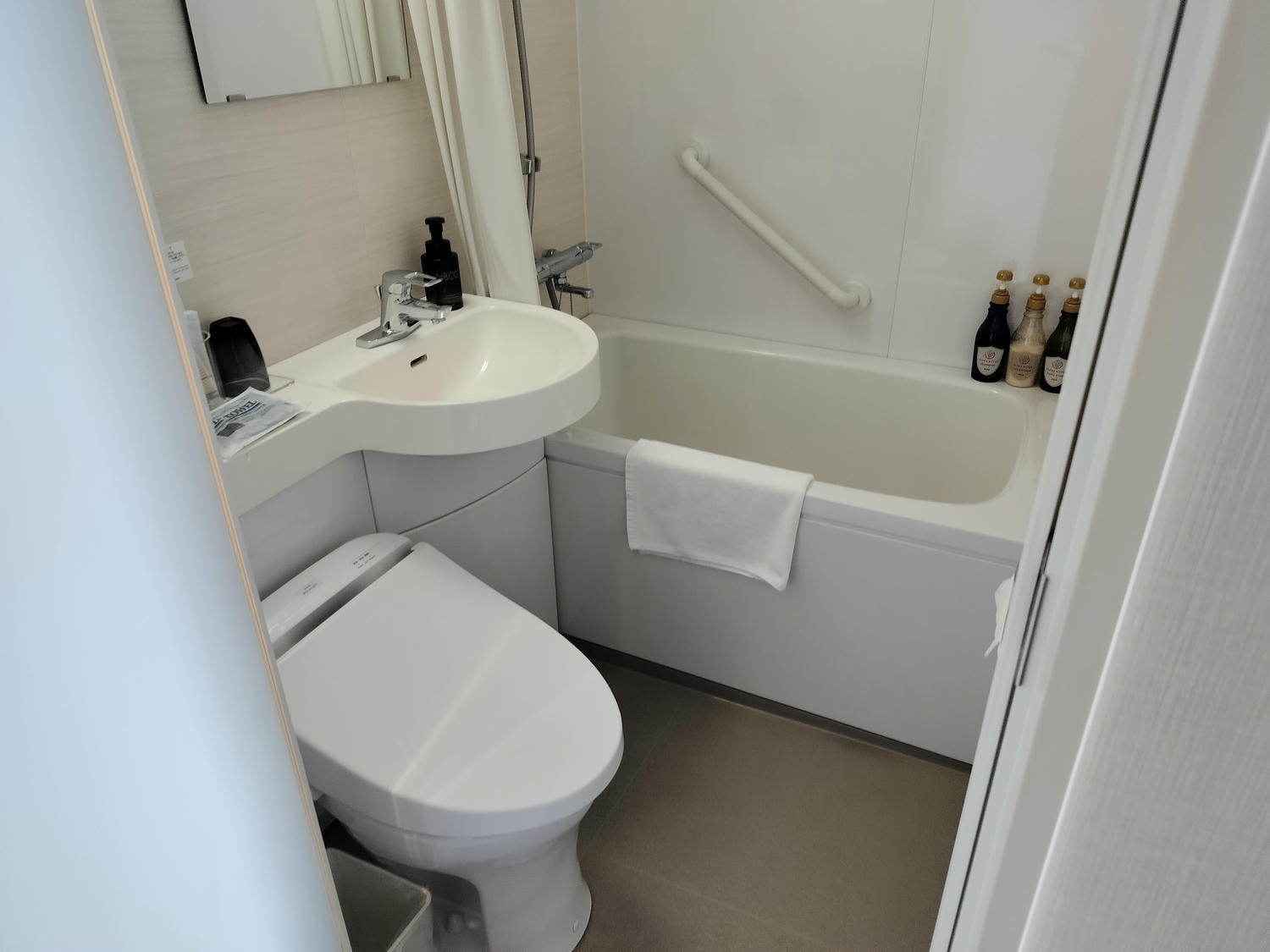 香川住宿┃JR高松站前 特色建築高松克雷緬特酒店 (JR Clement Inn)高松港跳島 高松站逛超市藥粧無印良品