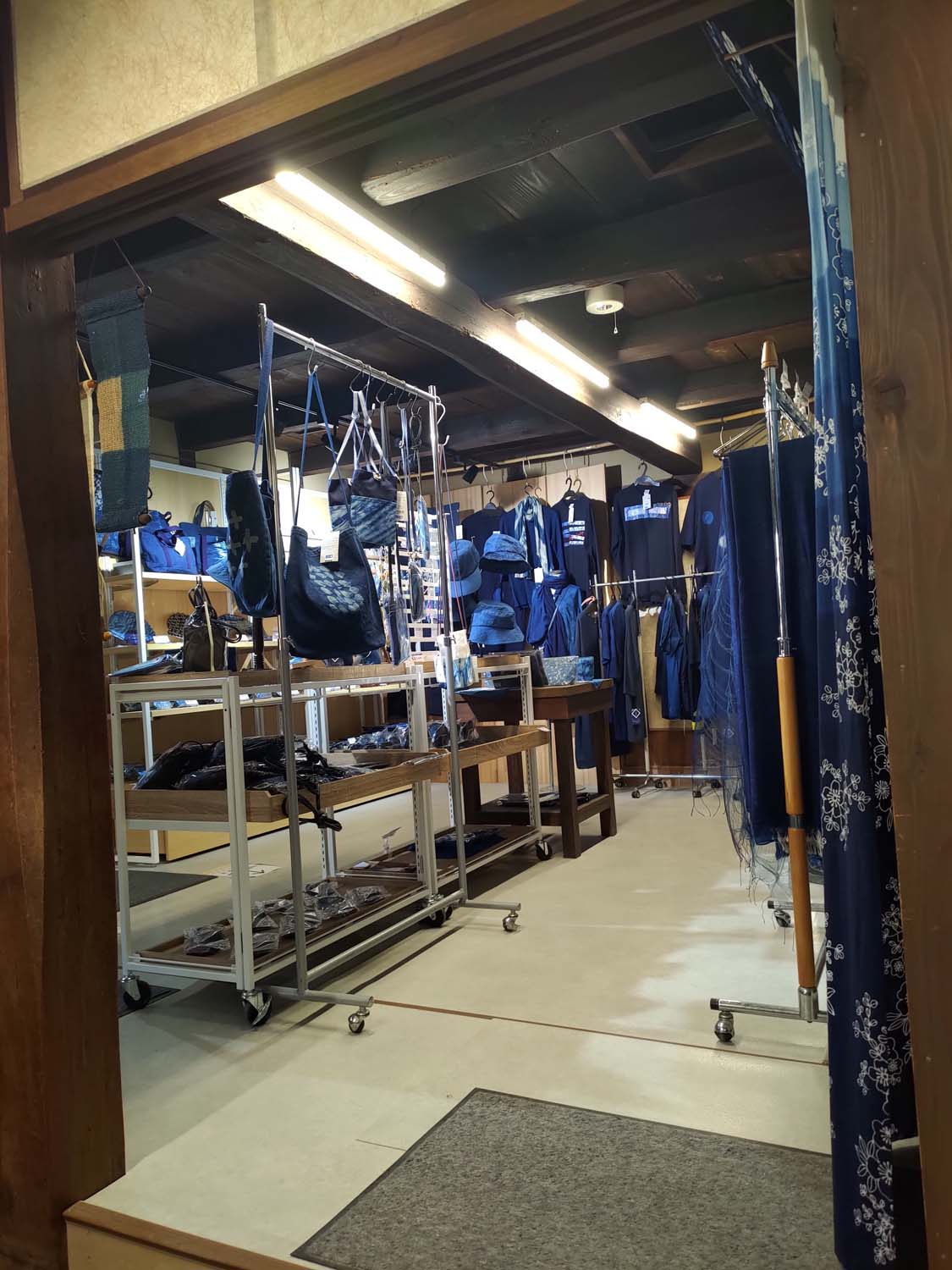 德島景點┃回到過去超有FU「美馬脇町卯建老街」藍染富商防火袖壁建築 竹雕阿波舞手作藍染 吃義大利麵 JR穴吹站