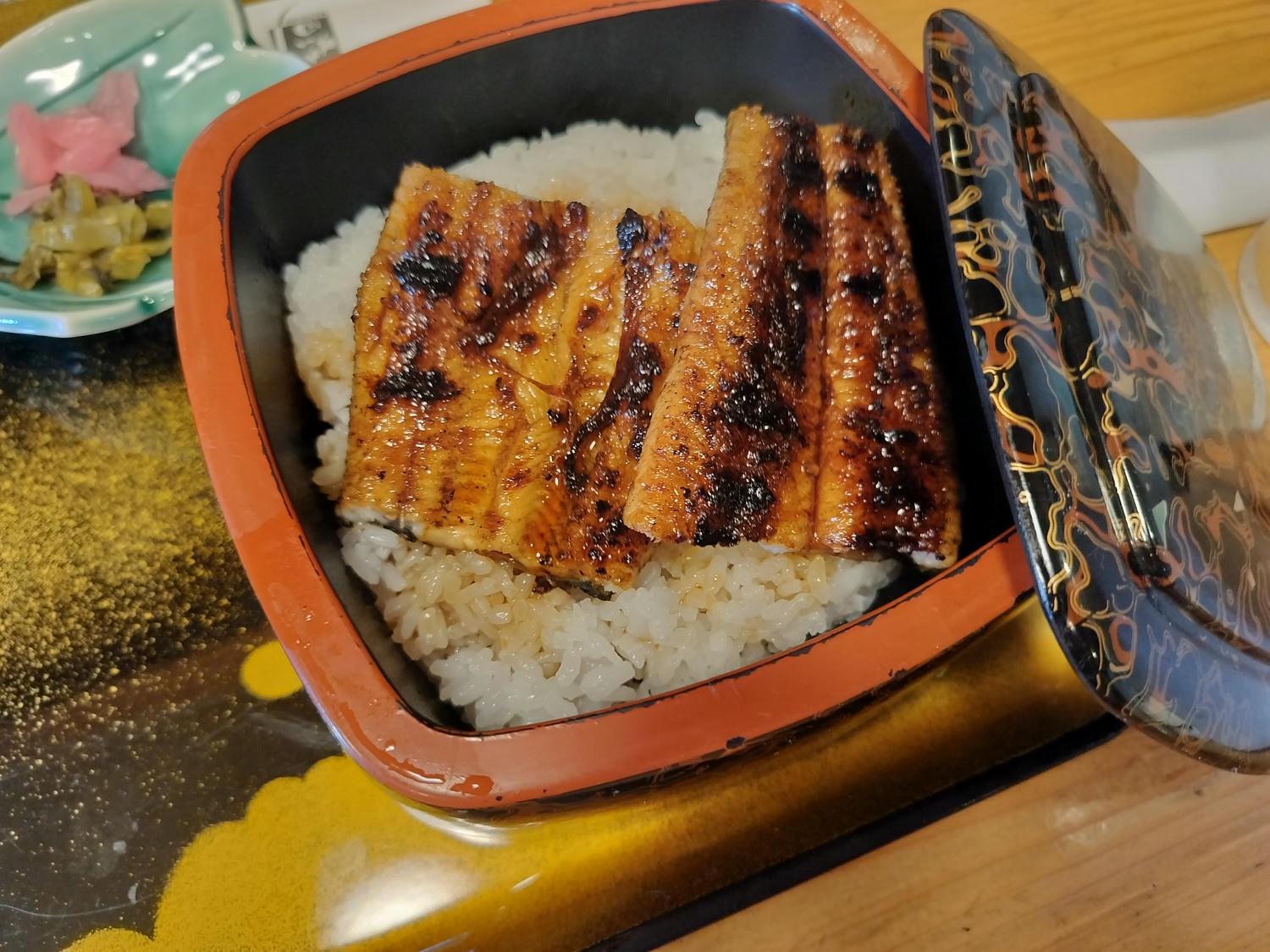 熊本餐廳人吉┃百年老店松田鰻屋(松田うなぎ屋)嚴選鰻魚炭火慢烤有停車場 古民家特色-麻葉咖啡