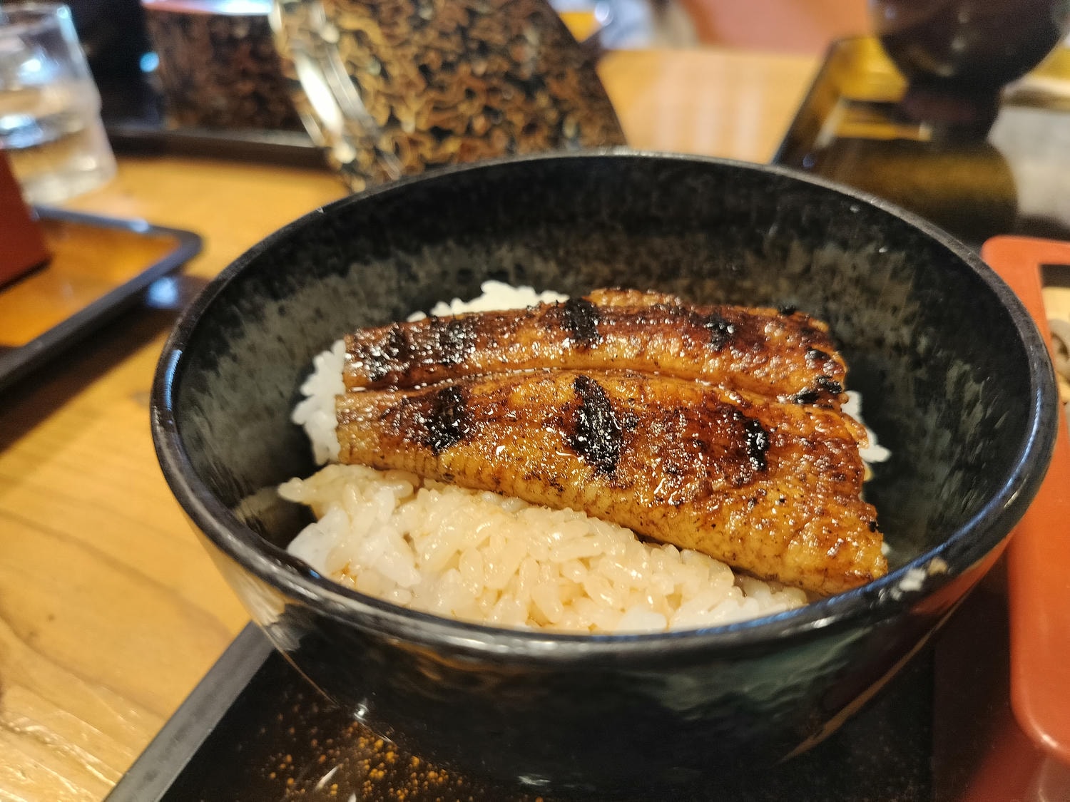 熊本餐廳人吉┃百年老店松田鰻屋(松田うなぎ屋)嚴選鰻魚炭火慢烤有停車場 古民家特色-麻葉咖啡