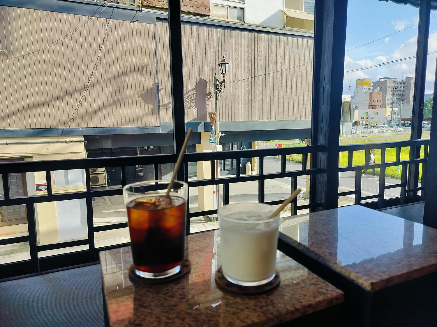 熊本餐廳人吉┃百年老店松田鰻屋(松田うなぎ屋)嚴選鰻魚炭火慢烤有停車場 古民家特色-麻葉咖啡