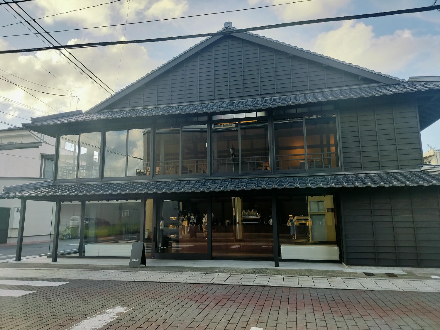 熊本餐廳人吉┃百年老店松田鰻屋(松田うなぎ屋)嚴選鰻魚炭火慢烤有停車場 古民家特色-麻葉咖啡