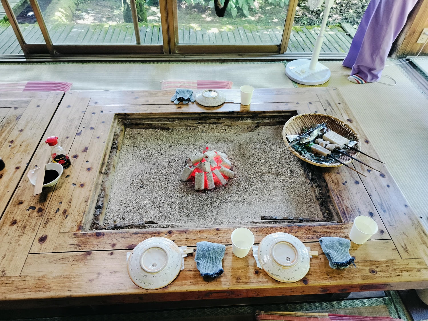 熊本自由行南阿蘇┃深山傳統鄉土料理「高森田樂保存會」圍爐碳烤味噌魚豆腐蒟蒻景色美 走1分到上色見熊野座神社 - 第10張圖 熊本自由行南阿蘇┃深山傳統鄉土料理「高森田樂保存會」圍爐碳烤味噌魚豆腐蒟蒻景色美 走1分到上色見熊野座神社