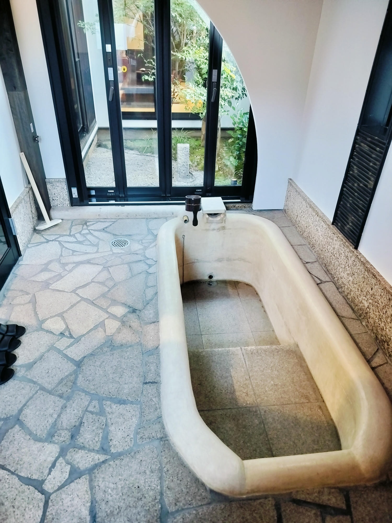 熊本住宿阿蘇┃高級溫泉包棟賞阿蘇五岳「南阿蘇溫泉鄉別邸蘇庵」樓中樓舒適超滿意!一泊二食吃和牛可接送