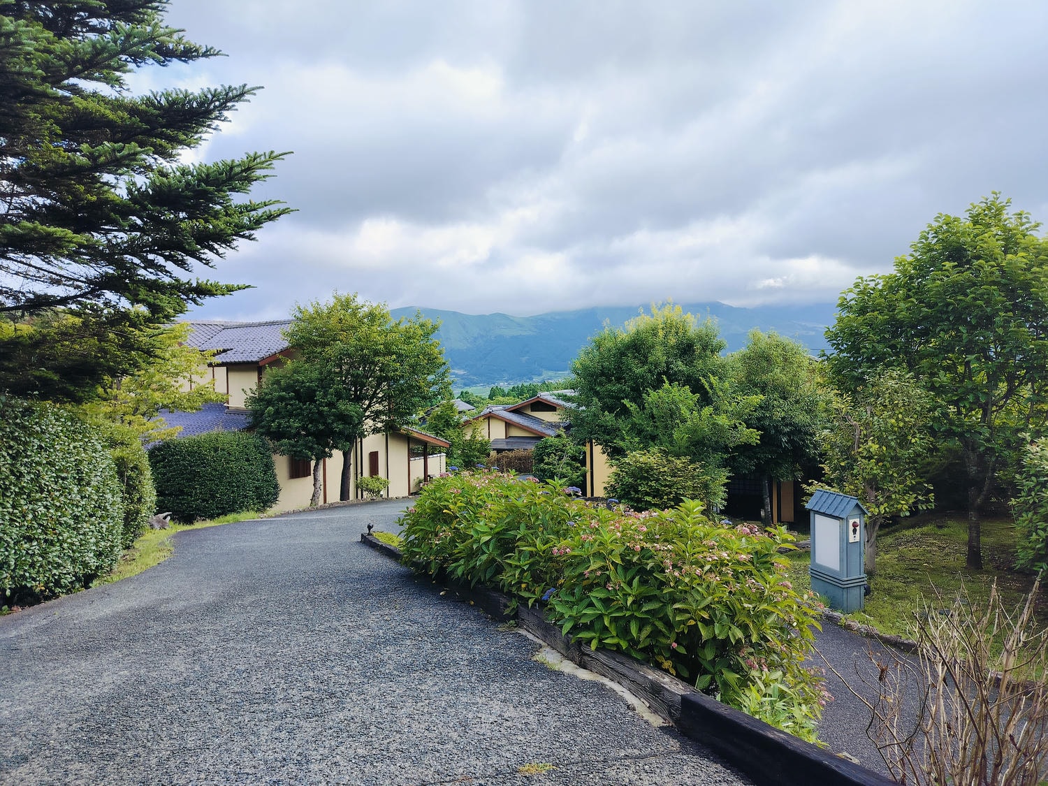 熊本住宿阿蘇┃高級溫泉包棟賞阿蘇五岳「南阿蘇溫泉鄉別邸蘇庵」樓中樓舒適超滿意!一泊二食吃和牛可接送