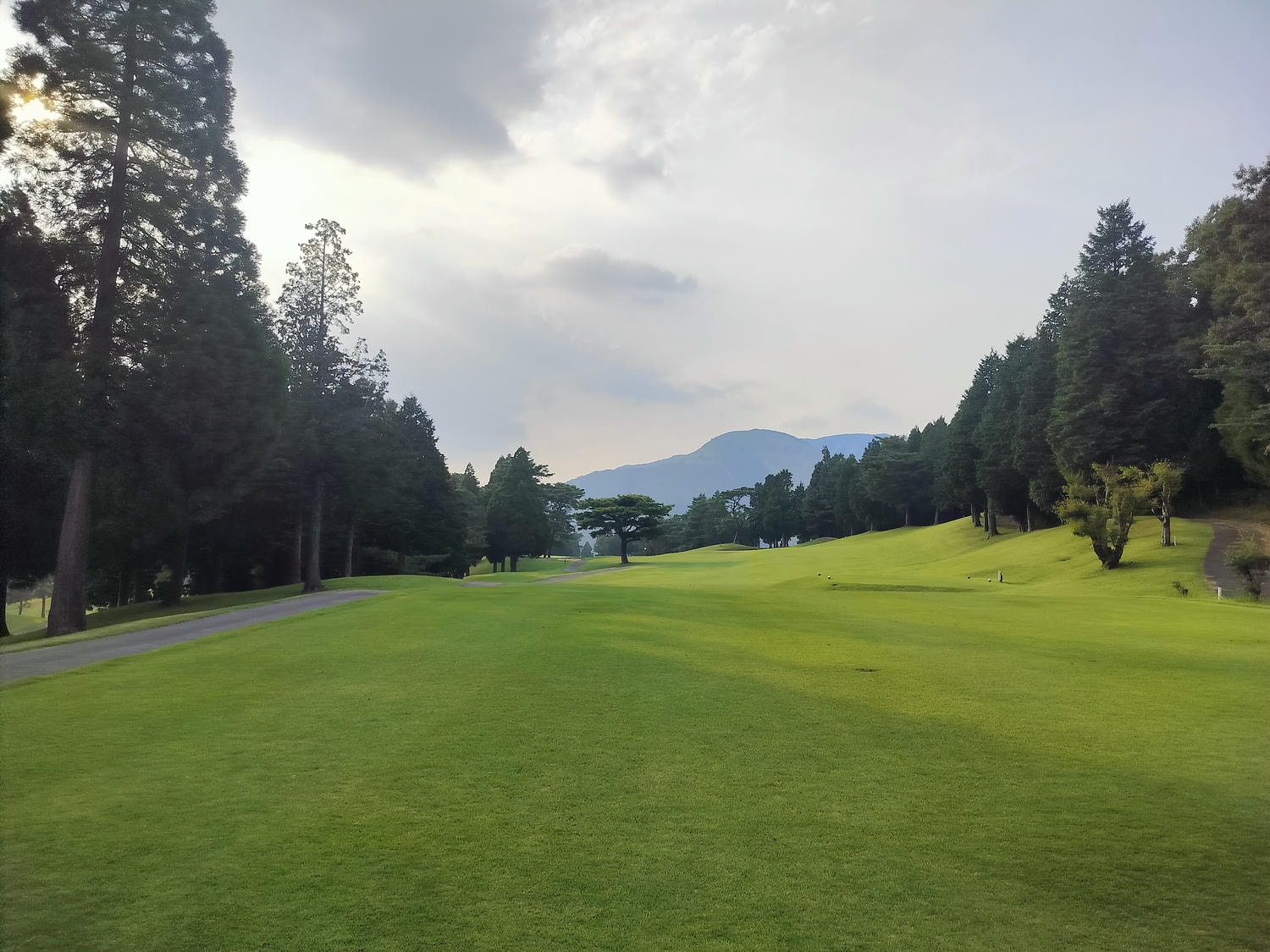 熊本高爾夫渡假住宿┃專業球場-阿蘇TRIAL高爾夫球場渡假村住一晚 天然溫泉一泊二食 阿蘇山包圍美景寧靜