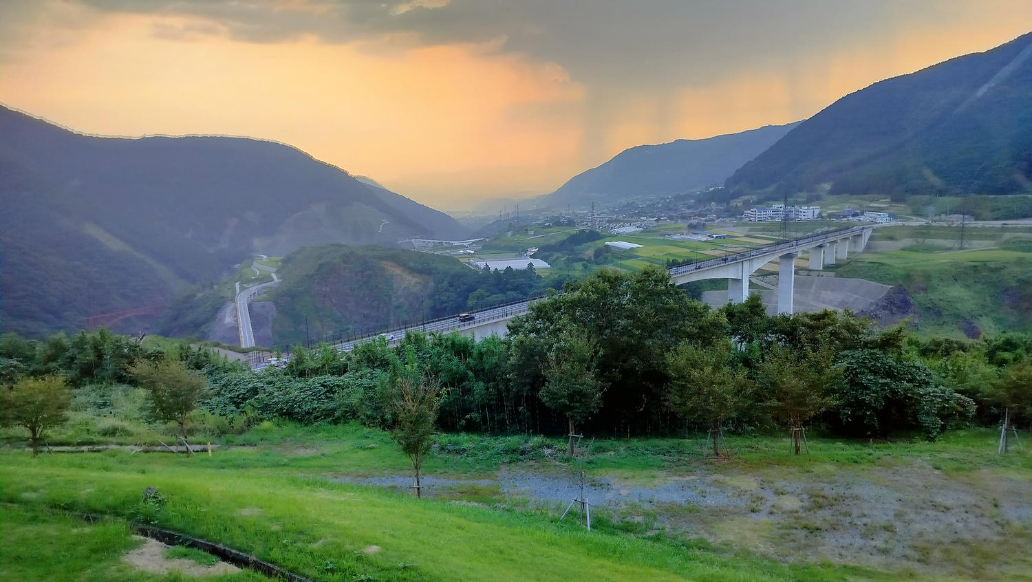 熊本高爾夫渡假住宿┃專業球場-阿蘇TRIAL高爾夫球場渡假村住一晚 天然溫泉一泊二食 阿蘇山包圍美景寧靜