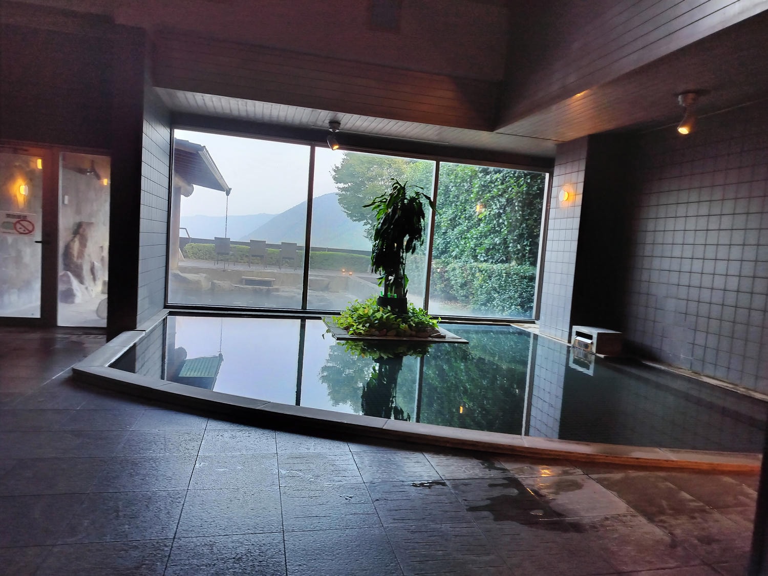 熊本高爾夫渡假住宿┃專業球場-阿蘇TRIAL高爾夫球場渡假村住一晚 天然溫泉一泊二食 阿蘇山包圍美景寧靜