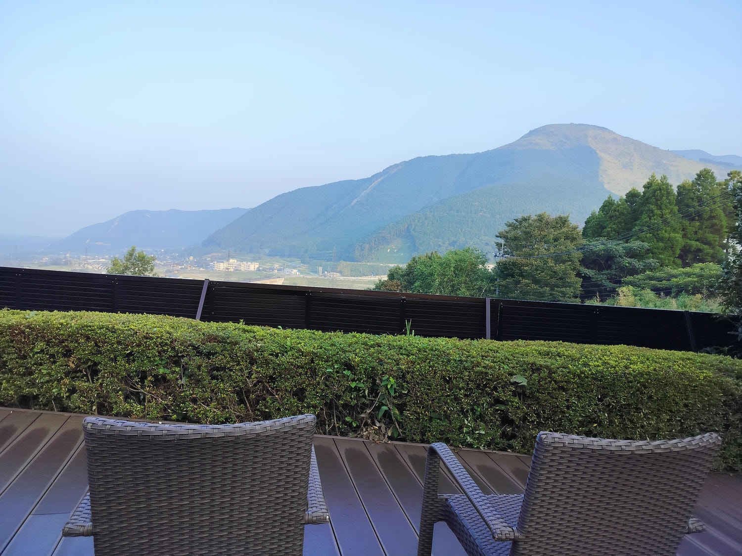 熊本高爾夫渡假住宿┃專業球場-阿蘇TRIAL高爾夫球場渡假村住一晚 天然溫泉一泊二食 阿蘇山包圍美景寧靜