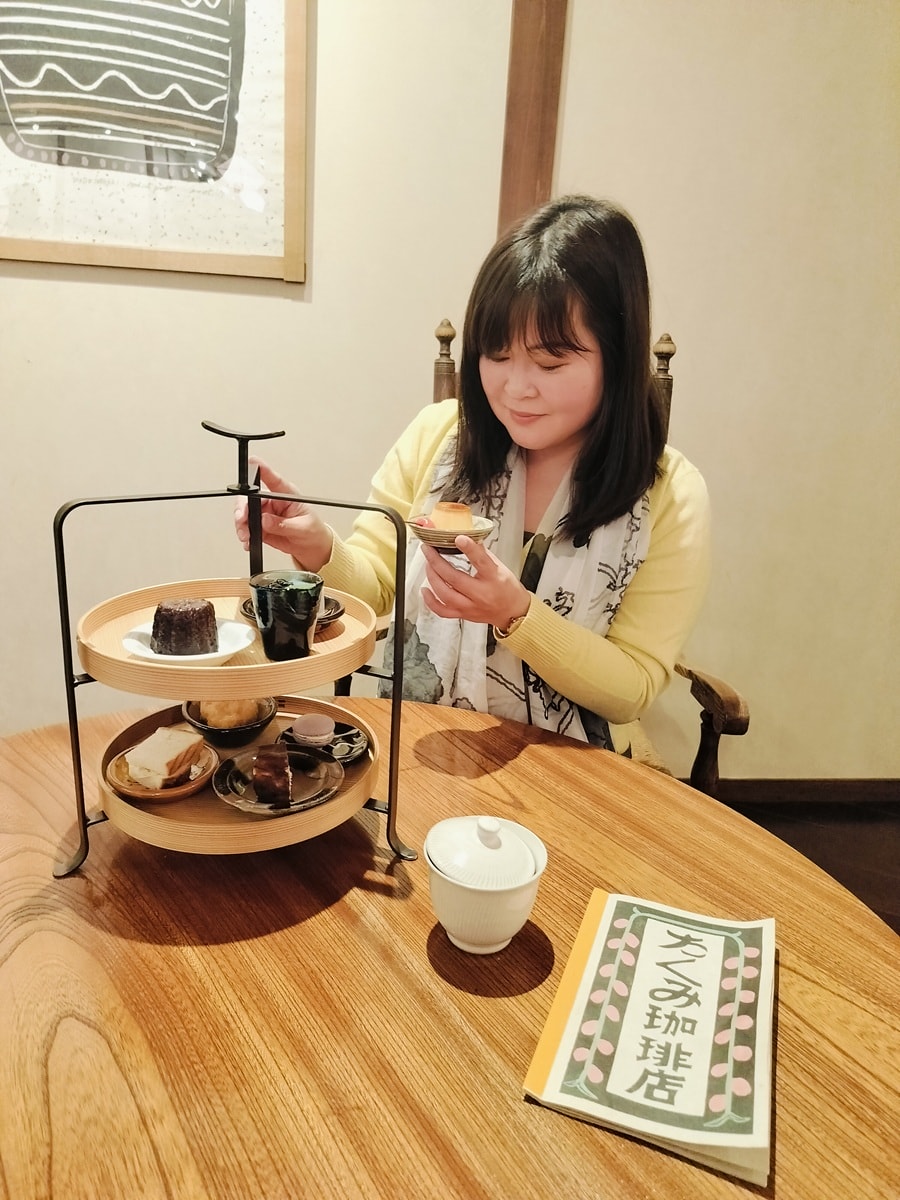 鳥取美食┃生活美學民藝「たくみ匠珈琲」午餐咖哩和牛漢堡排、下午茶蛋糕點心二層 視覺味覺享受 JR鳥取走6分 鳥取餐廳
