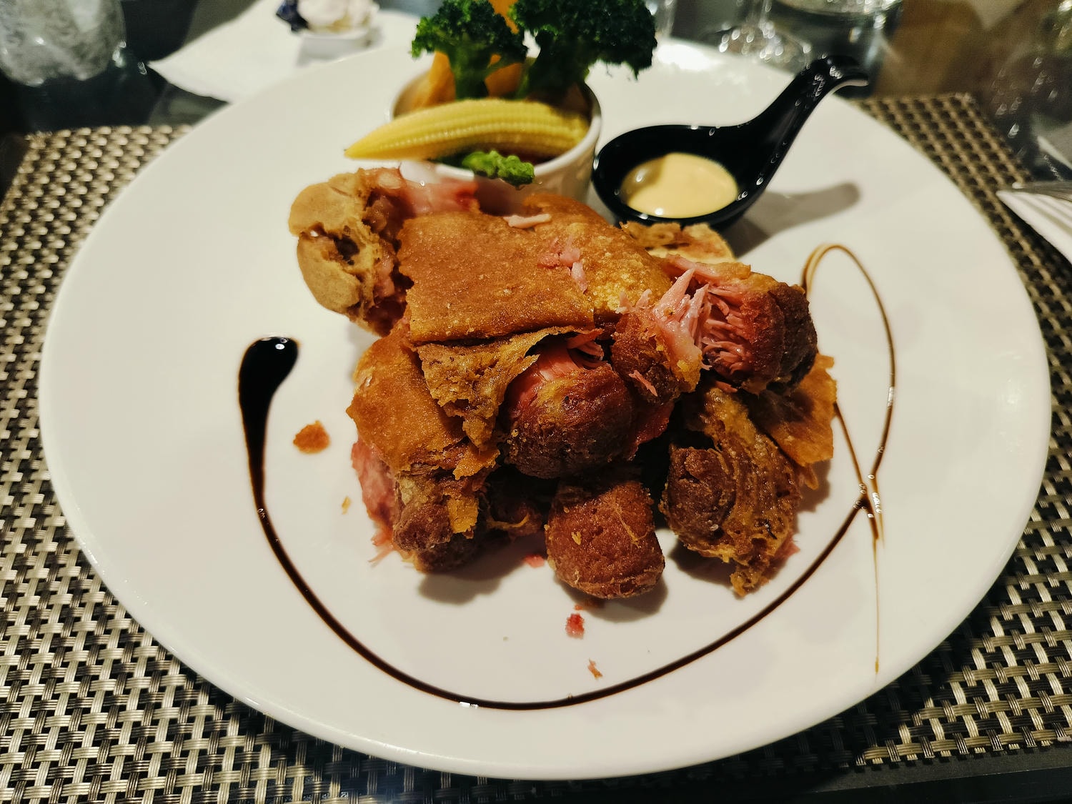 新竹住宿┃標高近2千!雪霸休閒農場住小木屋 冬季雲海一泊三食 手作藍莓果醬 台湾農場宿泊