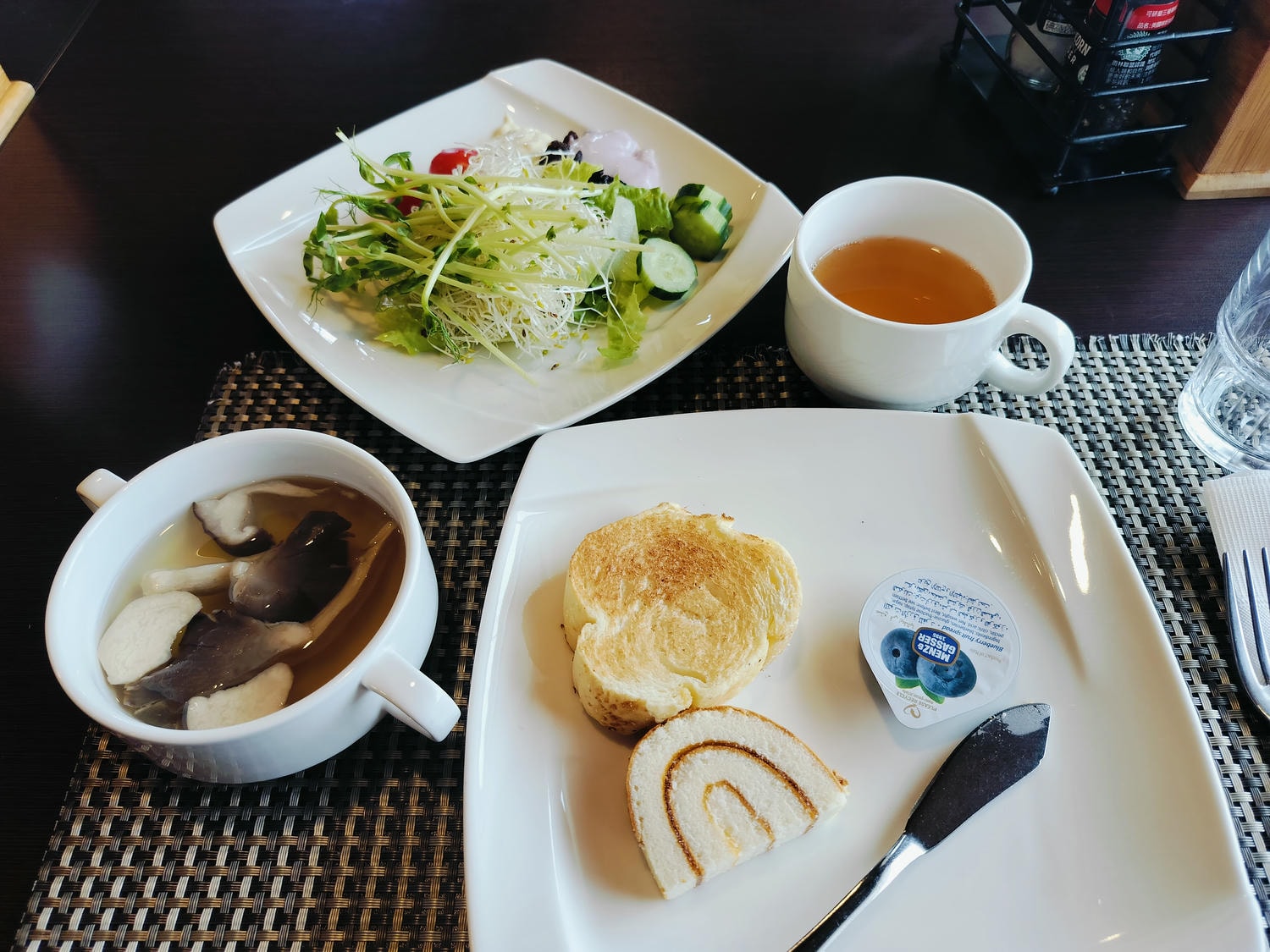 新竹住宿┃標高近2千!雪霸休閒農場住小木屋 冬季雲海一泊三食 手作藍莓果醬 台湾農場宿泊