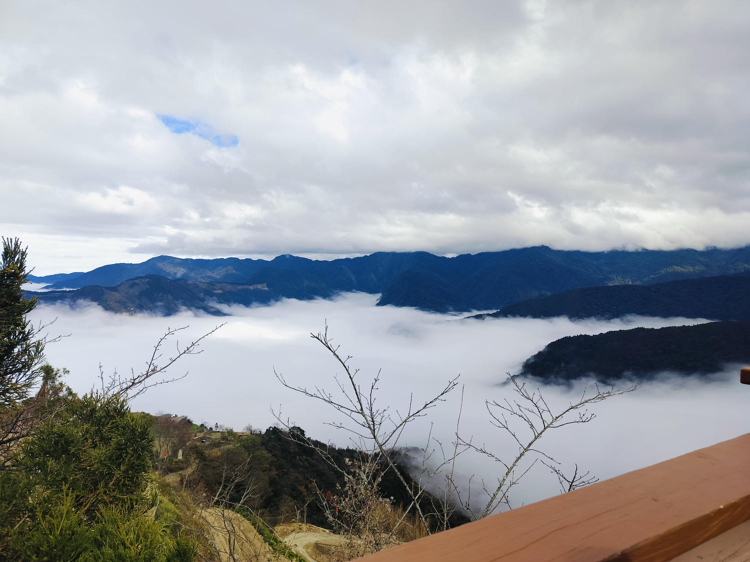 新竹住宿┃標高近2千!雪霸休閒農場住小木屋 冬季雲海一泊三食 手作藍莓果醬 台湾農場宿泊