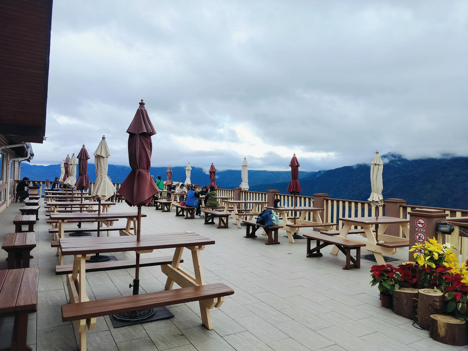 新竹住宿┃標高近2千!雪霸休閒農場住小木屋 冬季雲海一泊三食 手作藍莓果醬 台湾農場宿泊