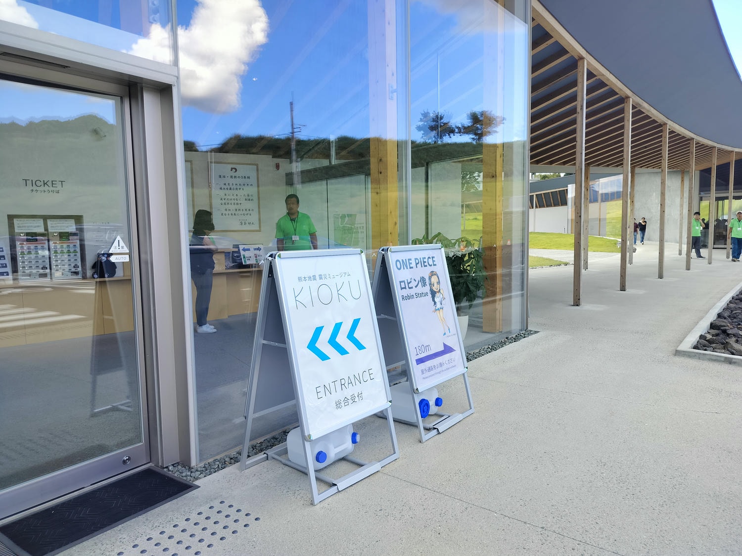 熊本景點南阿蘇┃震災博物館-東海大學阿蘇校區舊1號館 震災遺跡防災意識 航海王-羅賓銅像(熊本地震震災ミュージアム)