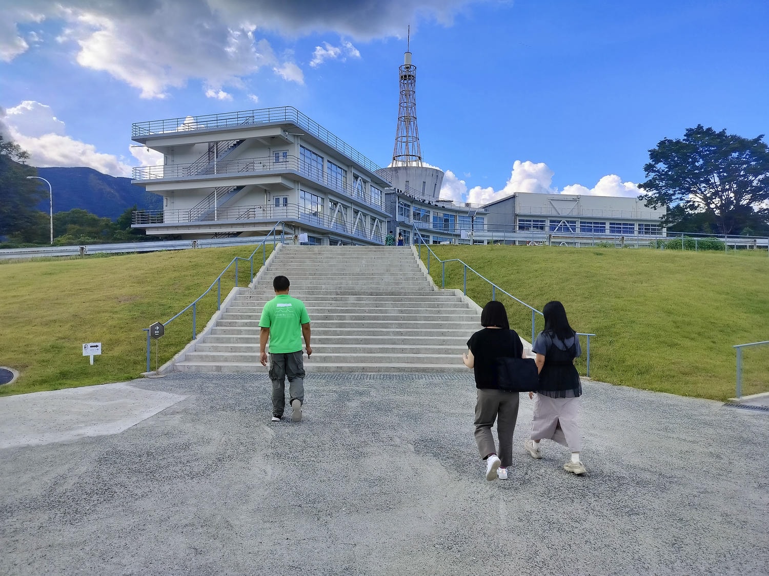 熊本景點南阿蘇┃震災博物館-東海大學阿蘇校區舊1號館 震災遺跡防災意識 航海王-羅賓銅像(熊本地震震災ミュージアム)