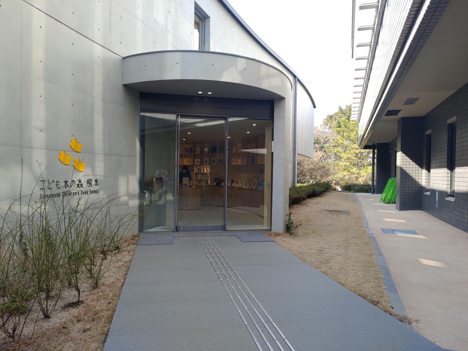 熊本景點┃2024開館 安藤忠雄設計捐贈「熊本兒童圖書森林」地震復興 熊本市路面電車步行5分 滿滿熊本元素直飛熊本