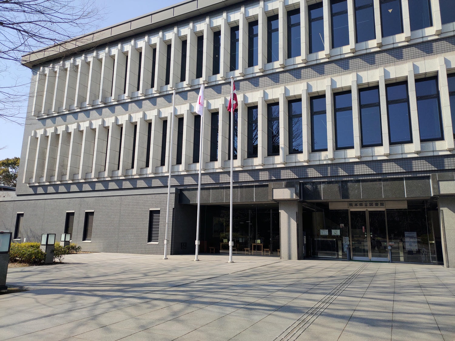 熊本景點┃2024開館 安藤忠雄設計捐贈「熊本兒童圖書森林」地震復興 熊本市路面電車步行5分 滿滿熊本元素直飛熊本