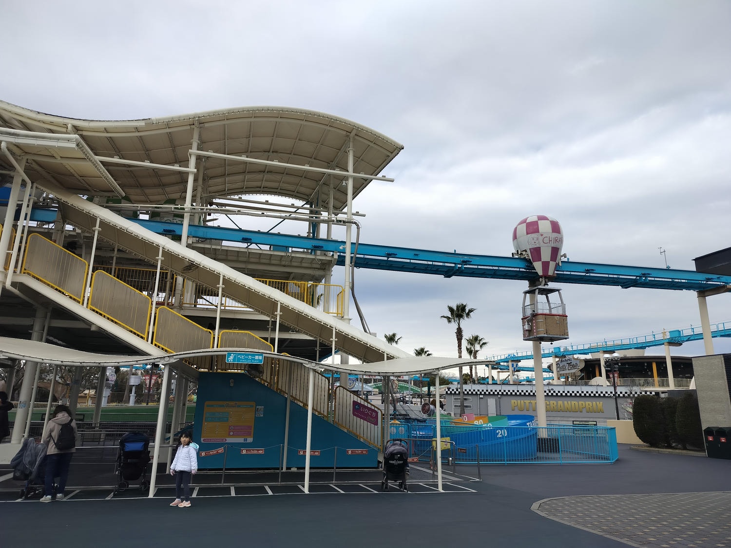 近畿三重┃「鈴鹿賽車場樂園」全介紹 大人小孩車車天堂一日護照 F1賽道賽車開起來 酷奇拉小鎮 VIP休息室 日本親子樂園