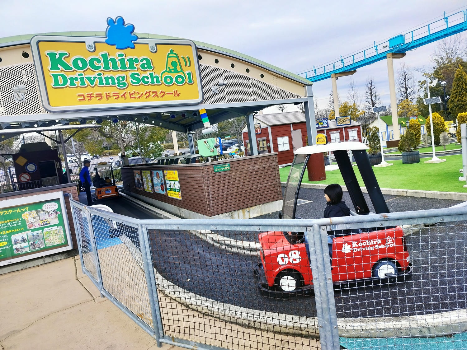 近畿三重┃「鈴鹿賽車場樂園」全介紹 大人小孩車車天堂一日護照 F1賽道賽車開起來 酷奇拉小鎮 VIP休息室 日本親子樂園