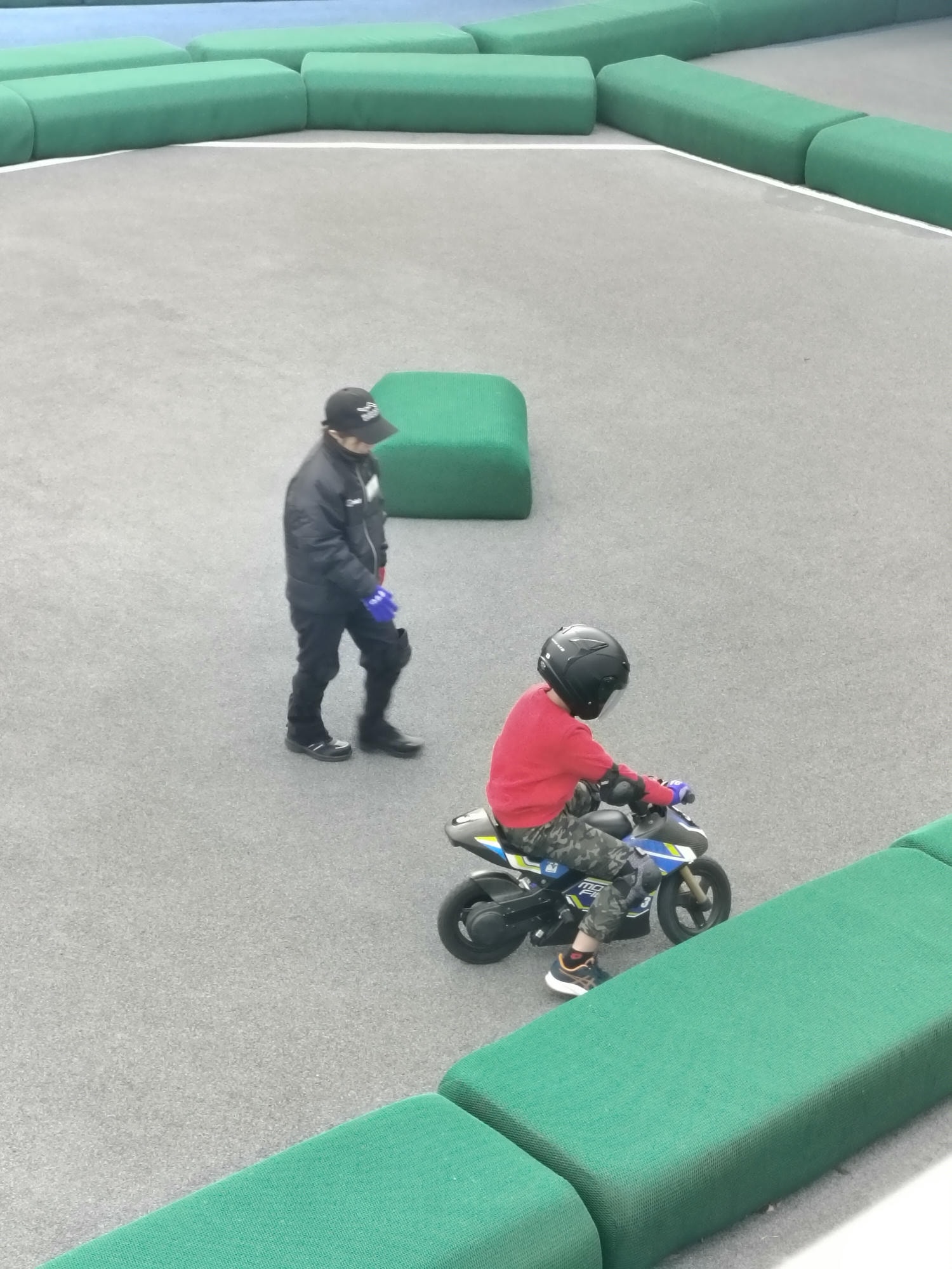 近畿三重┃「鈴鹿賽車場樂園」全介紹 大人小孩車車天堂一日護照 F1賽道賽車開起來 酷奇拉小鎮 VIP休息室 日本親子樂園