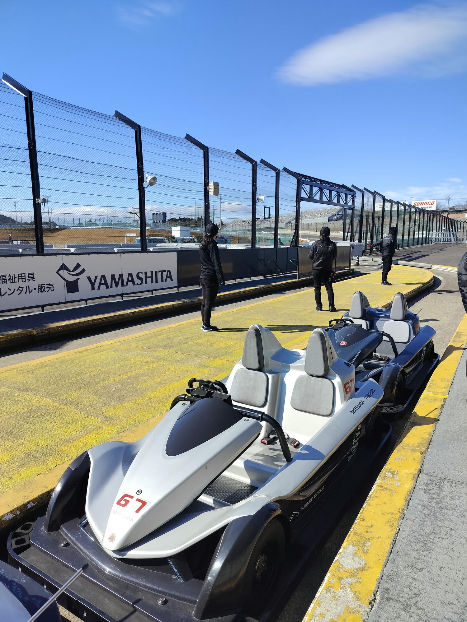 近畿三重┃「鈴鹿賽車場樂園」全介紹 大人小孩車車天堂一日護照 F1賽道賽車開起來 酷奇拉小鎮 VIP休息室 日本親子樂園