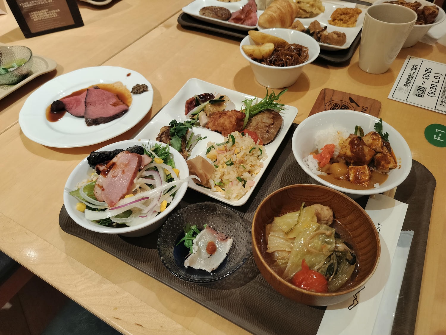 近畿三重旅遊┃親子最愛!!夢想的賽車牆面「主題鈴鹿賽車場飯店」直通賽車場樂園 天然溫泉自助早晚餐超豐富 免費停車