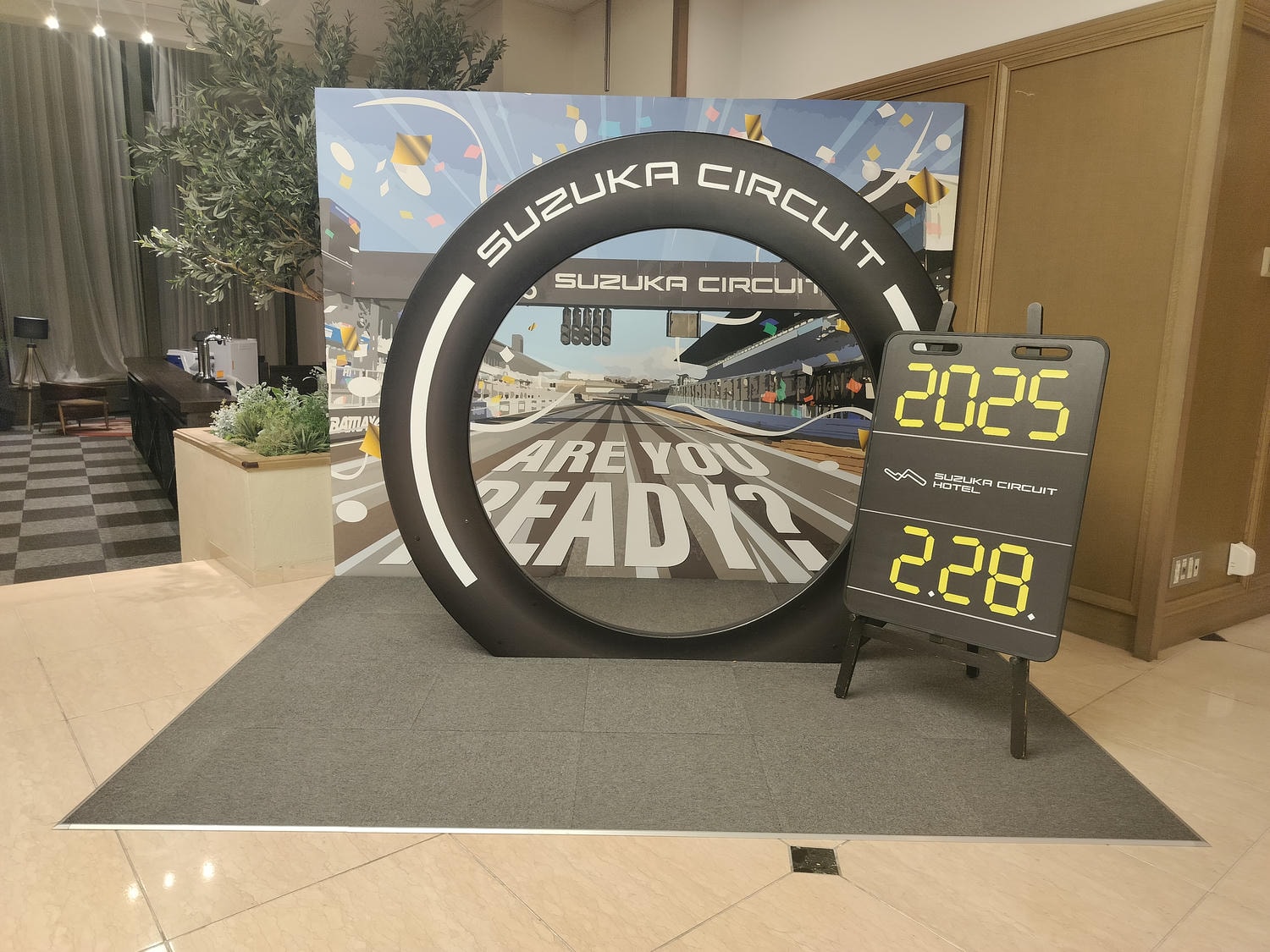 近畿三重旅遊┃親子最愛!!夢想的賽車牆面「主題鈴鹿賽車場飯店」直通賽車場樂園 天然溫泉自助早晚餐超豐富 免費停車