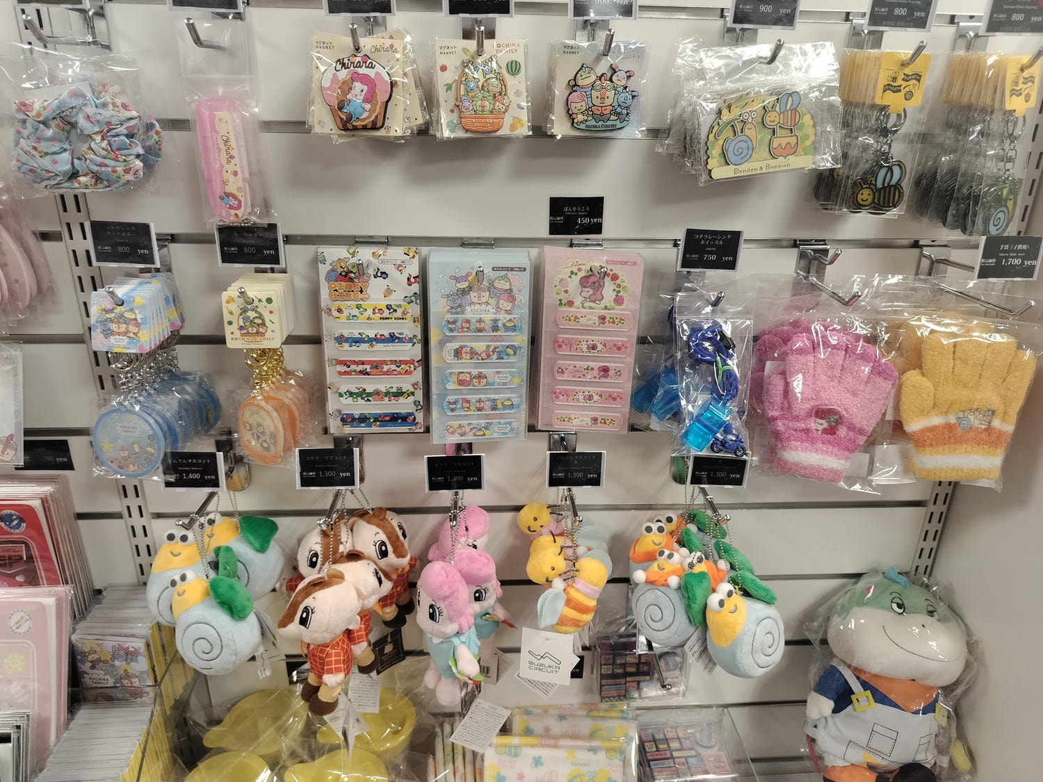 近畿三重旅遊┃親子最愛!!夢想的賽車牆面「主題鈴鹿賽車場飯店」直通賽車場樂園 天然溫泉自助早晚餐超豐富 免費停車