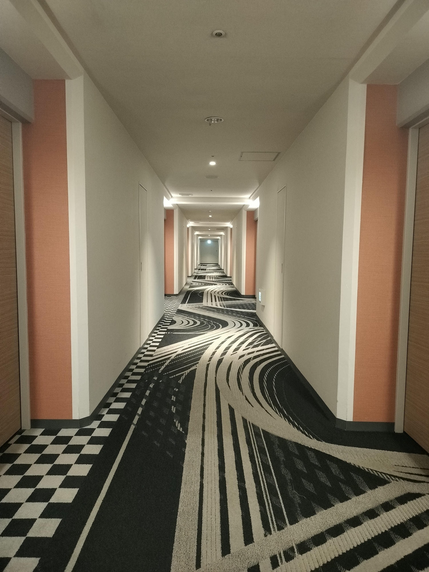 近畿三重旅遊┃親子最愛!!夢想的賽車牆面「主題鈴鹿賽車場飯店」直通賽車場樂園 天然溫泉自助早晚餐超豐富 免費停車