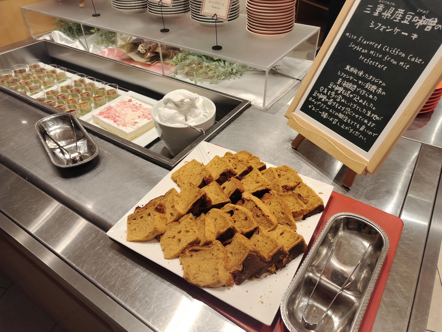 近畿三重旅遊┃親子最愛!!夢想的賽車牆面「主題鈴鹿賽車場飯店」直通賽車場樂園 天然溫泉自助早晚餐超豐富 免費停車