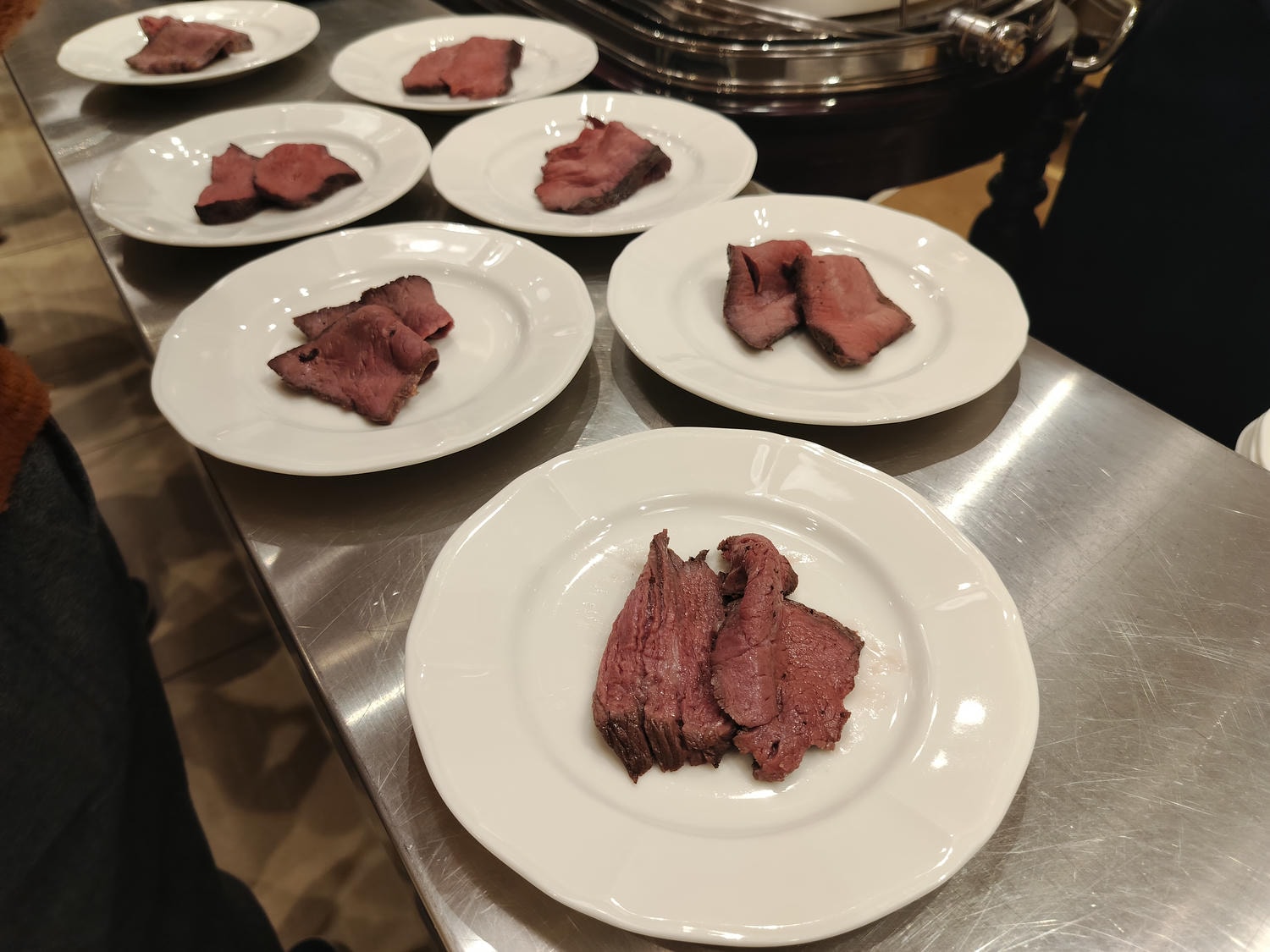 近畿三重旅遊┃親子最愛!!夢想的賽車牆面「主題鈴鹿賽車場飯店」直通賽車場樂園 天然溫泉自助早晚餐超豐富 免費停車