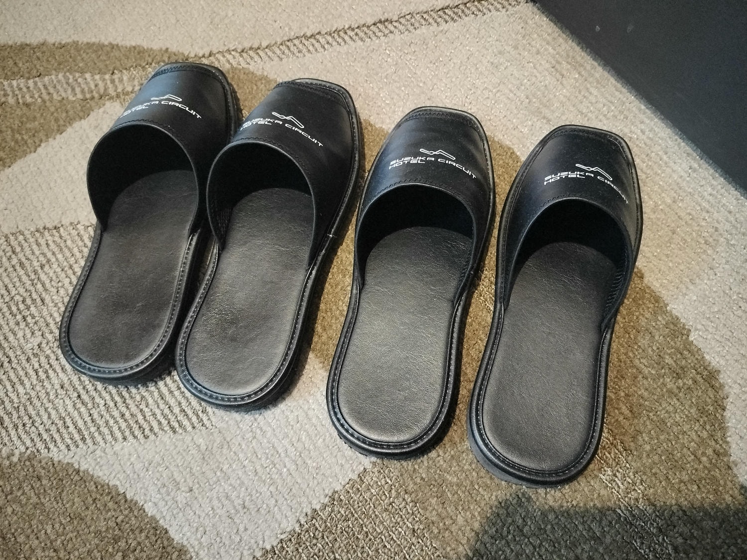 近畿三重旅遊┃親子最愛!!夢想的賽車牆面「主題鈴鹿賽車場飯店」直通賽車場樂園 天然溫泉自助早晚餐超豐富 免費停車